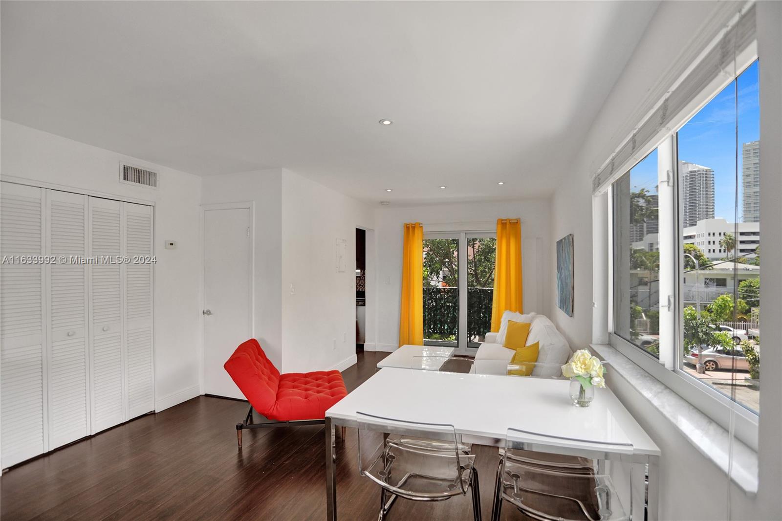 RONNY CONDO - Residential