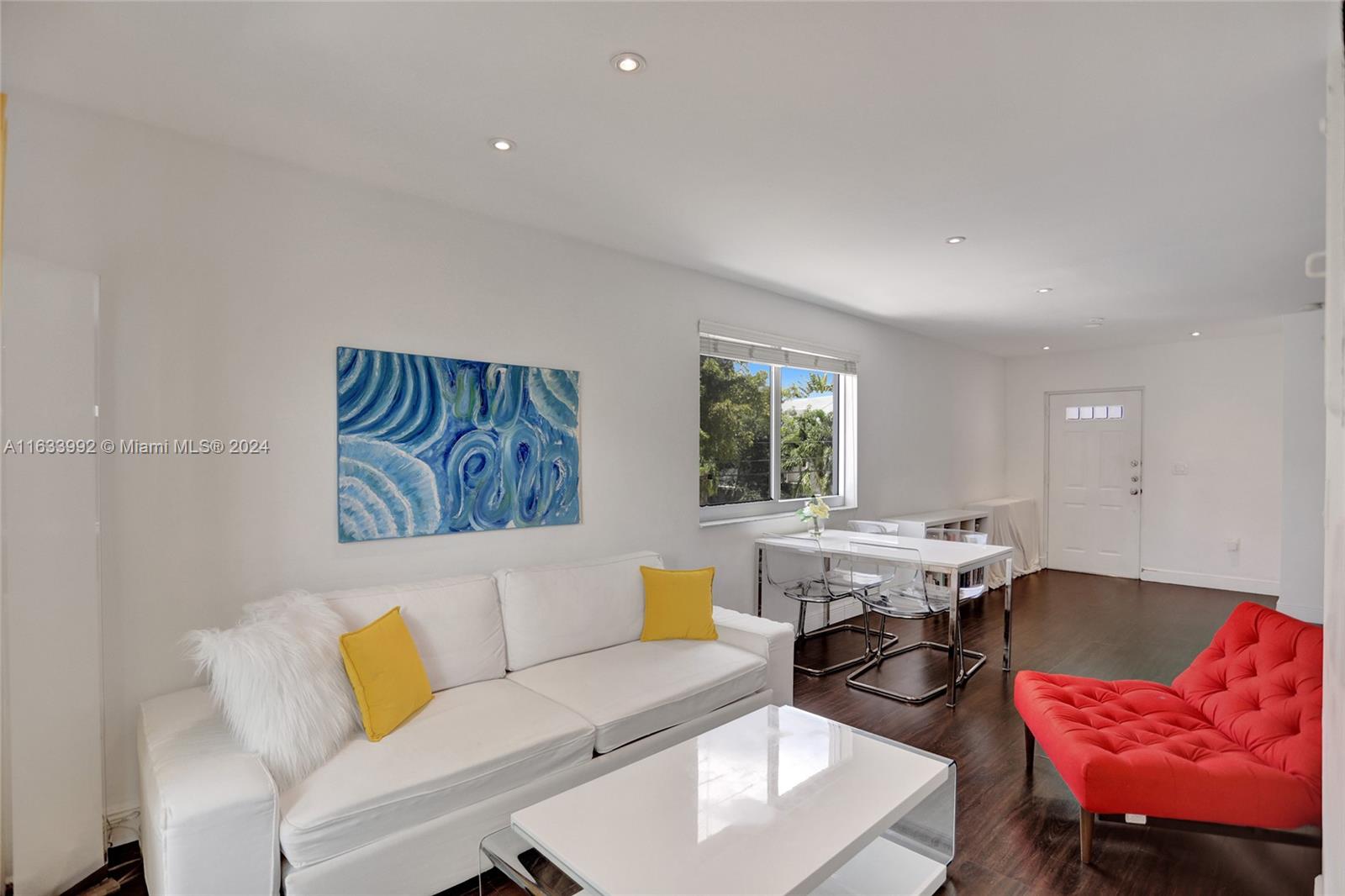 RONNY CONDO - Residential