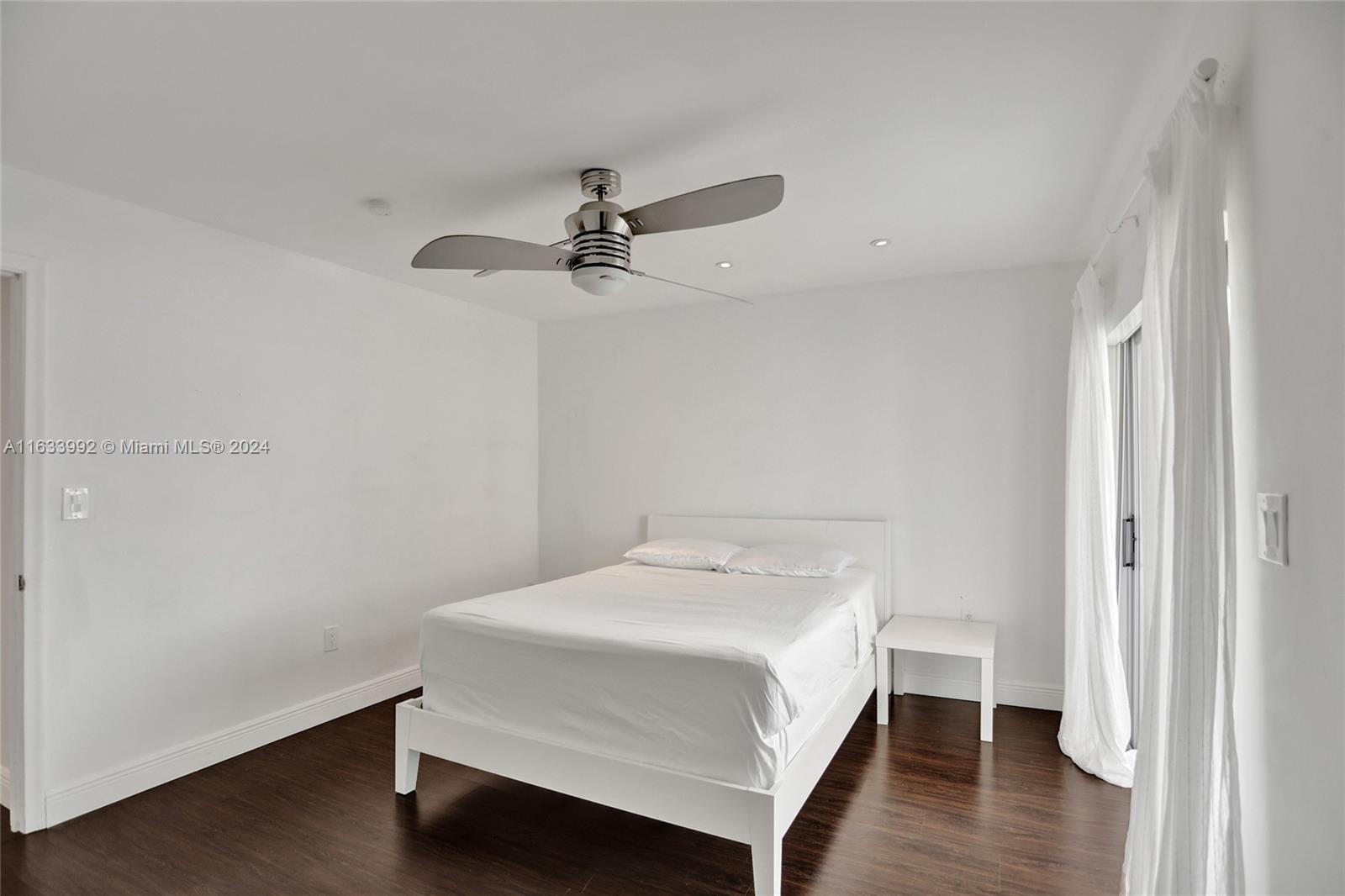 RONNY CONDO - Residential