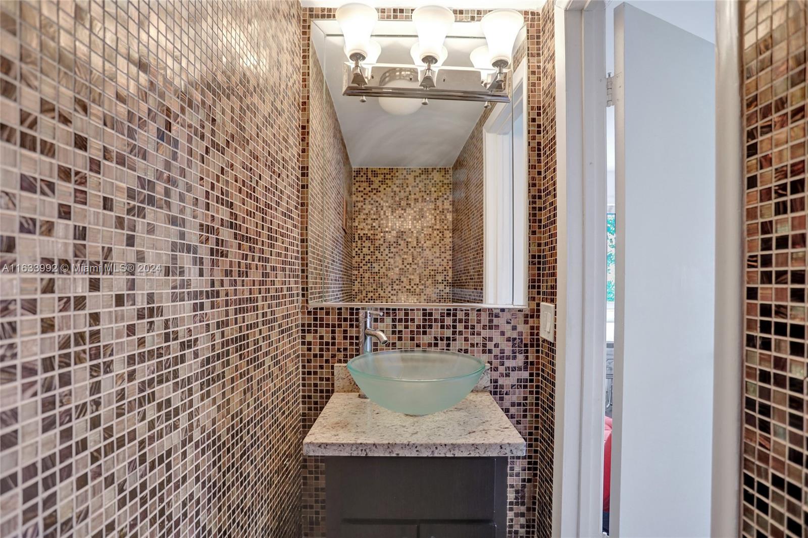 RONNY CONDO - Residential
