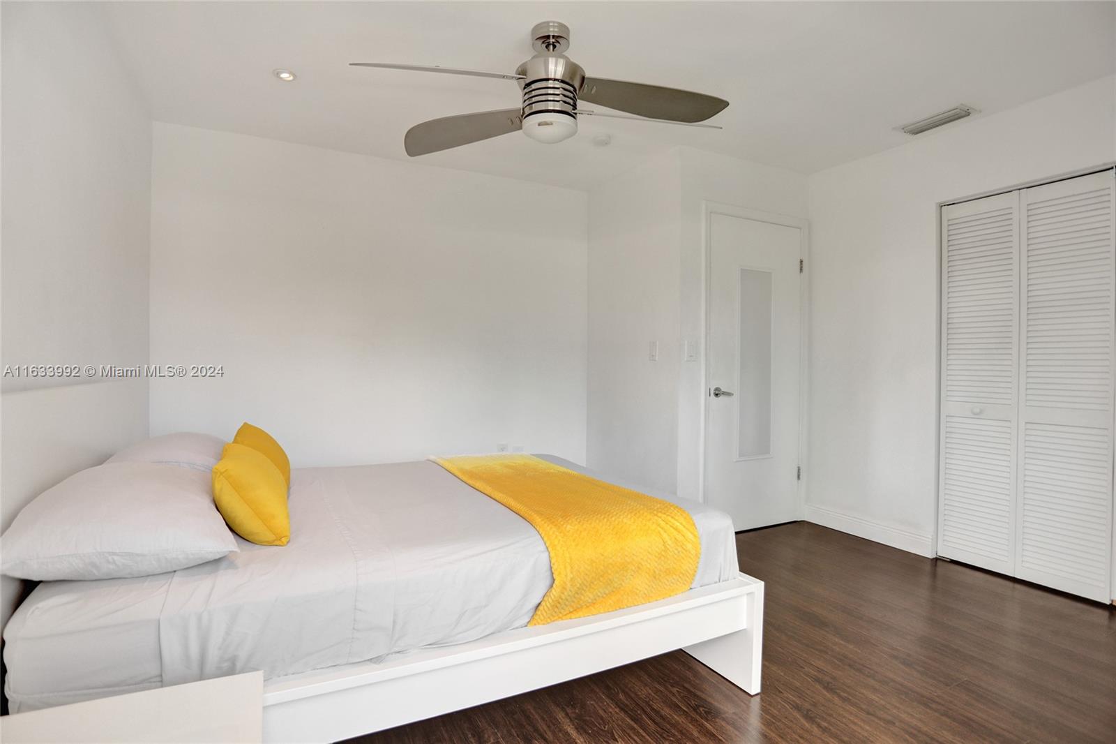 RONNY CONDO - Residential