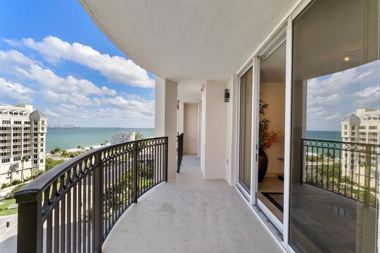 VUE CONDO - Residential