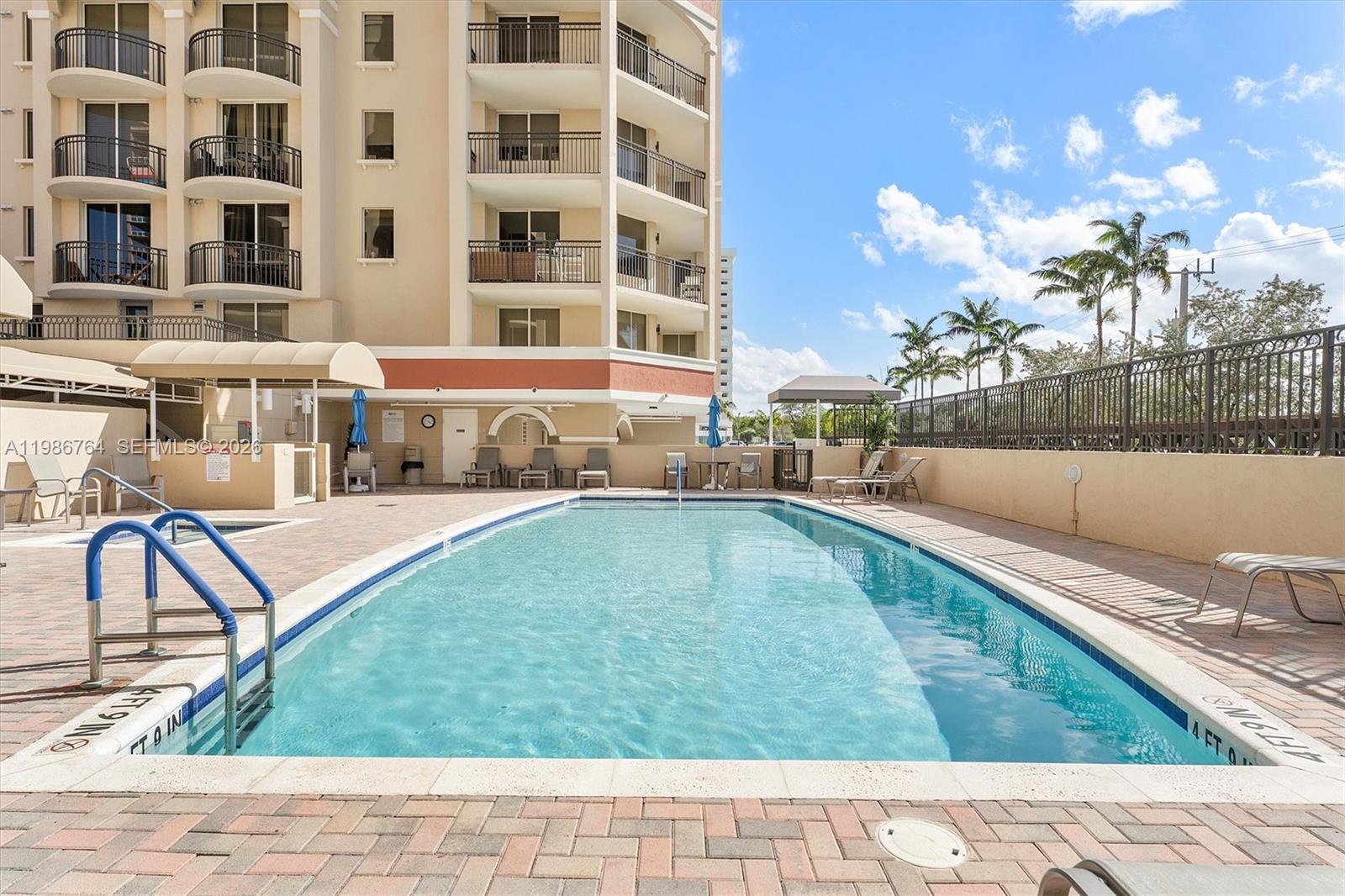 VUE CONDO - Residential