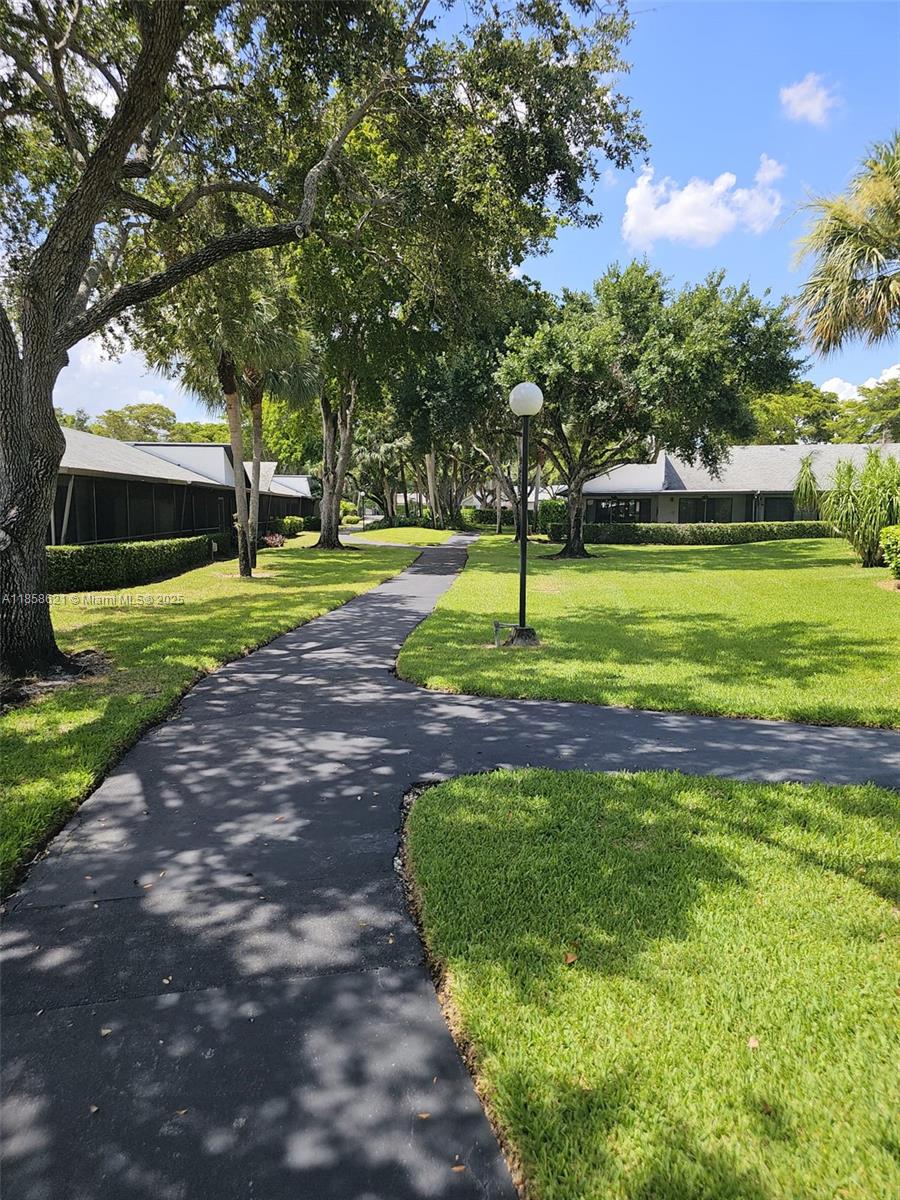 VILLAS AT BONAVENTURE IN - Residential