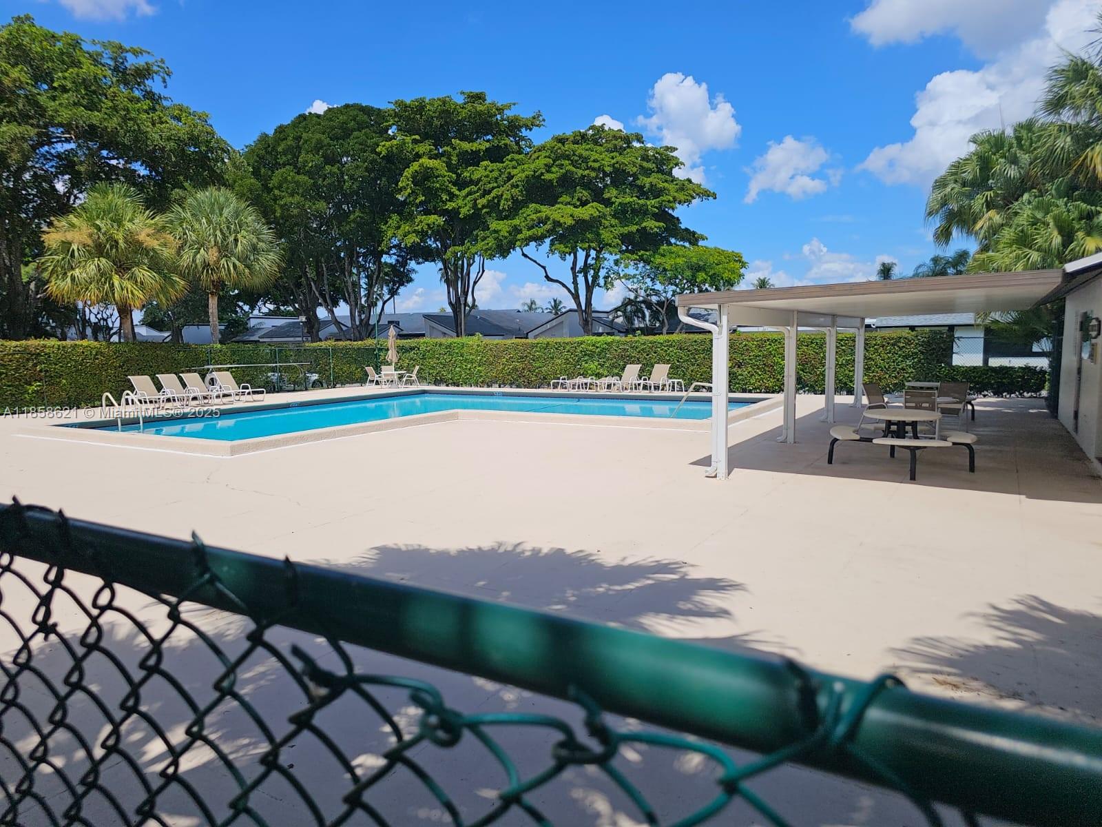 VILLAS AT BONAVENTURE IN - Residential