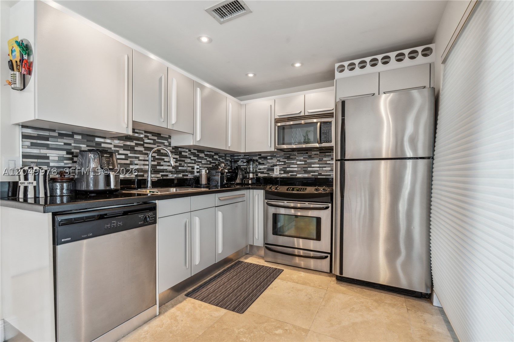 VILAMUR CONDO - Residential Lease