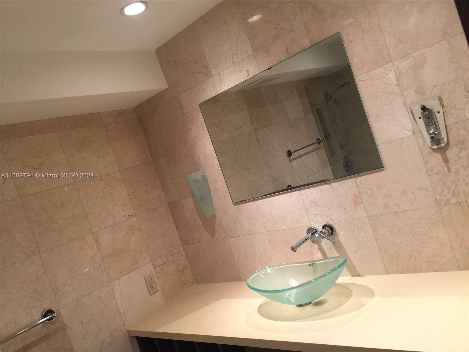 BRICKELL BAY TOWER CONDO - Residential Lease
