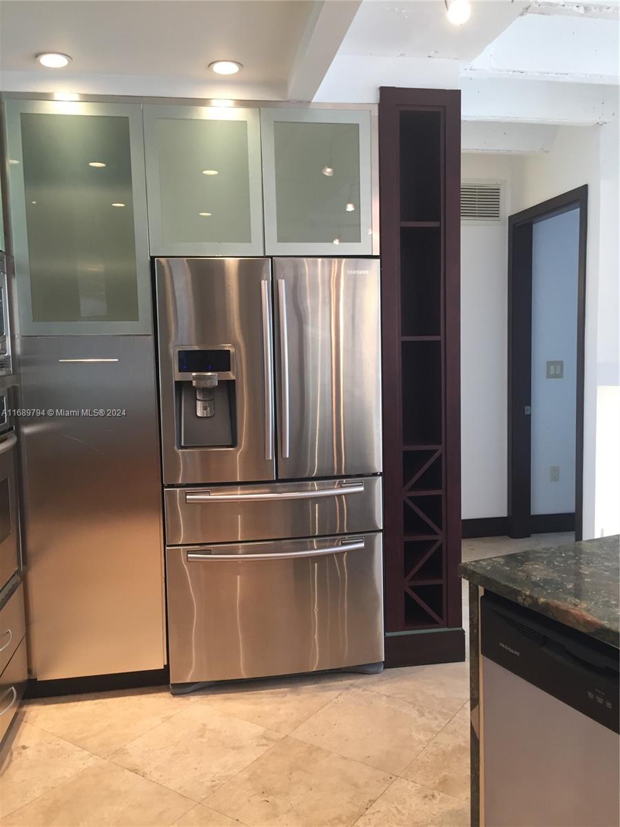 BRICKELL BAY TOWER CONDO - Residential Lease