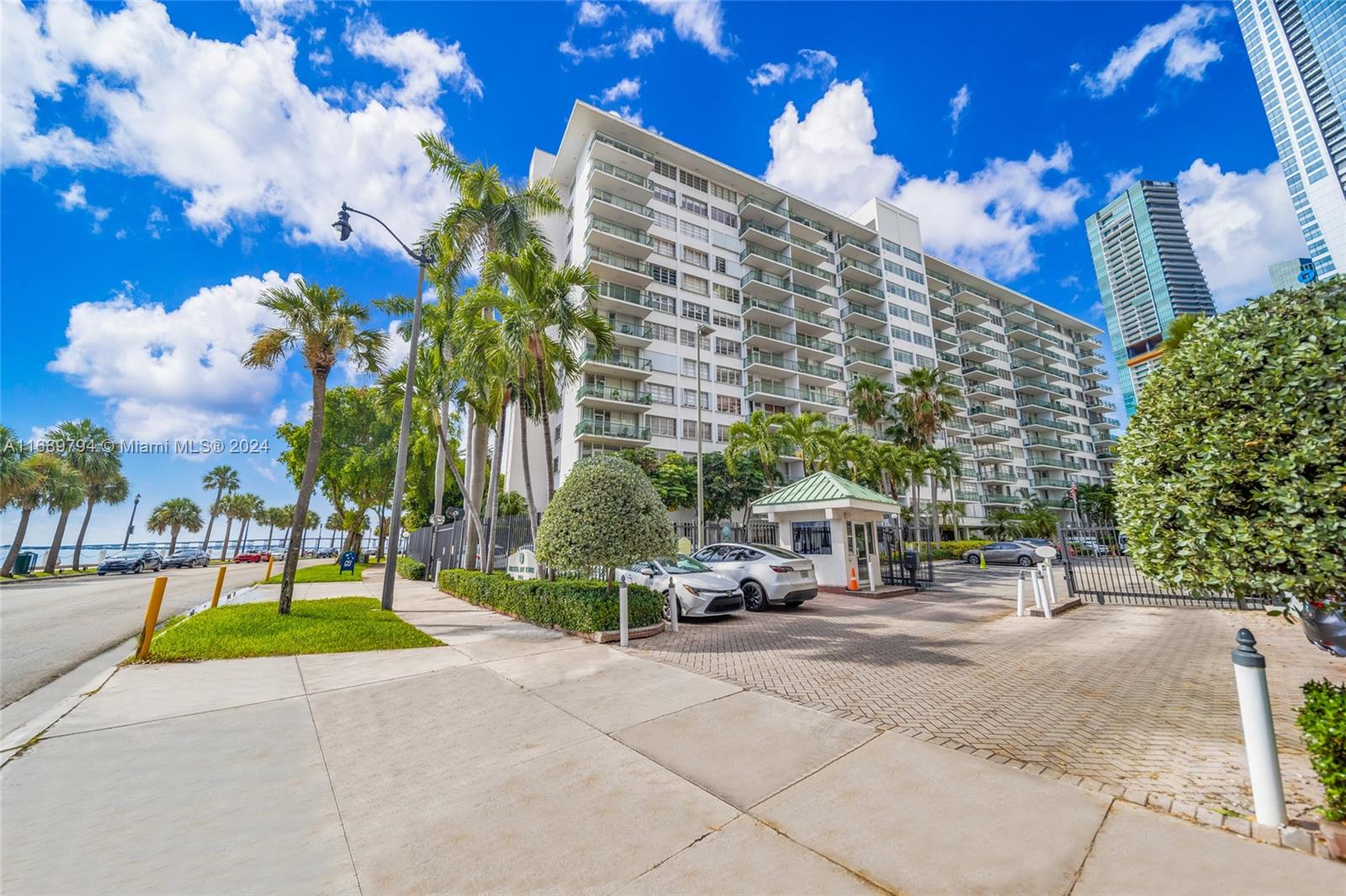 BRICKELL BAY TOWER CONDO - Residential Lease