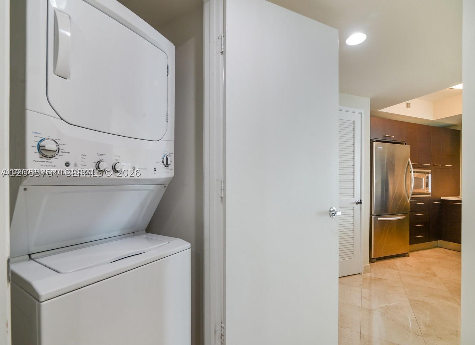 ST TROPEZ ON THE BAY 1 CO - Residential Lease