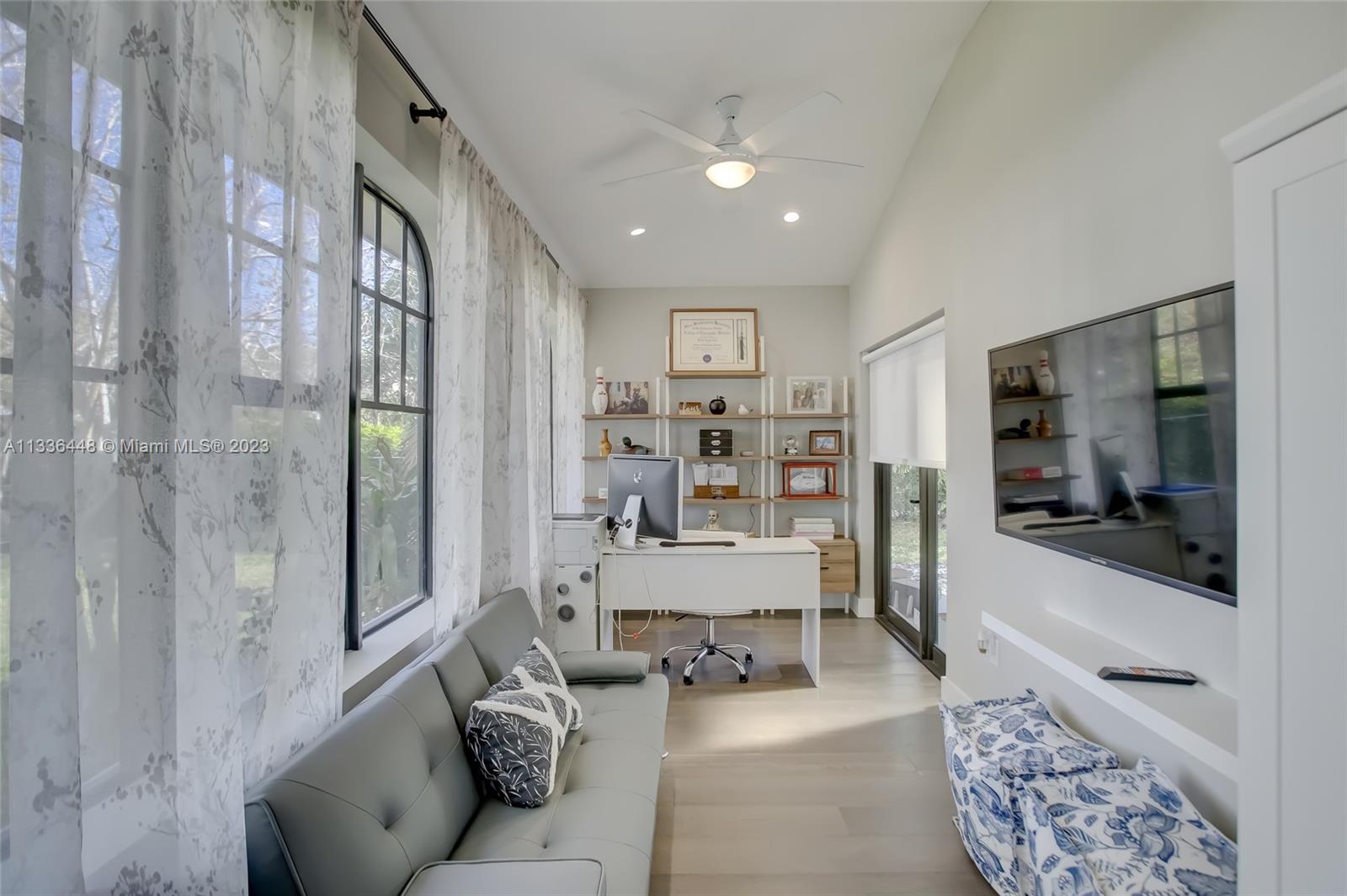 SAILBOAT BEND - Residential