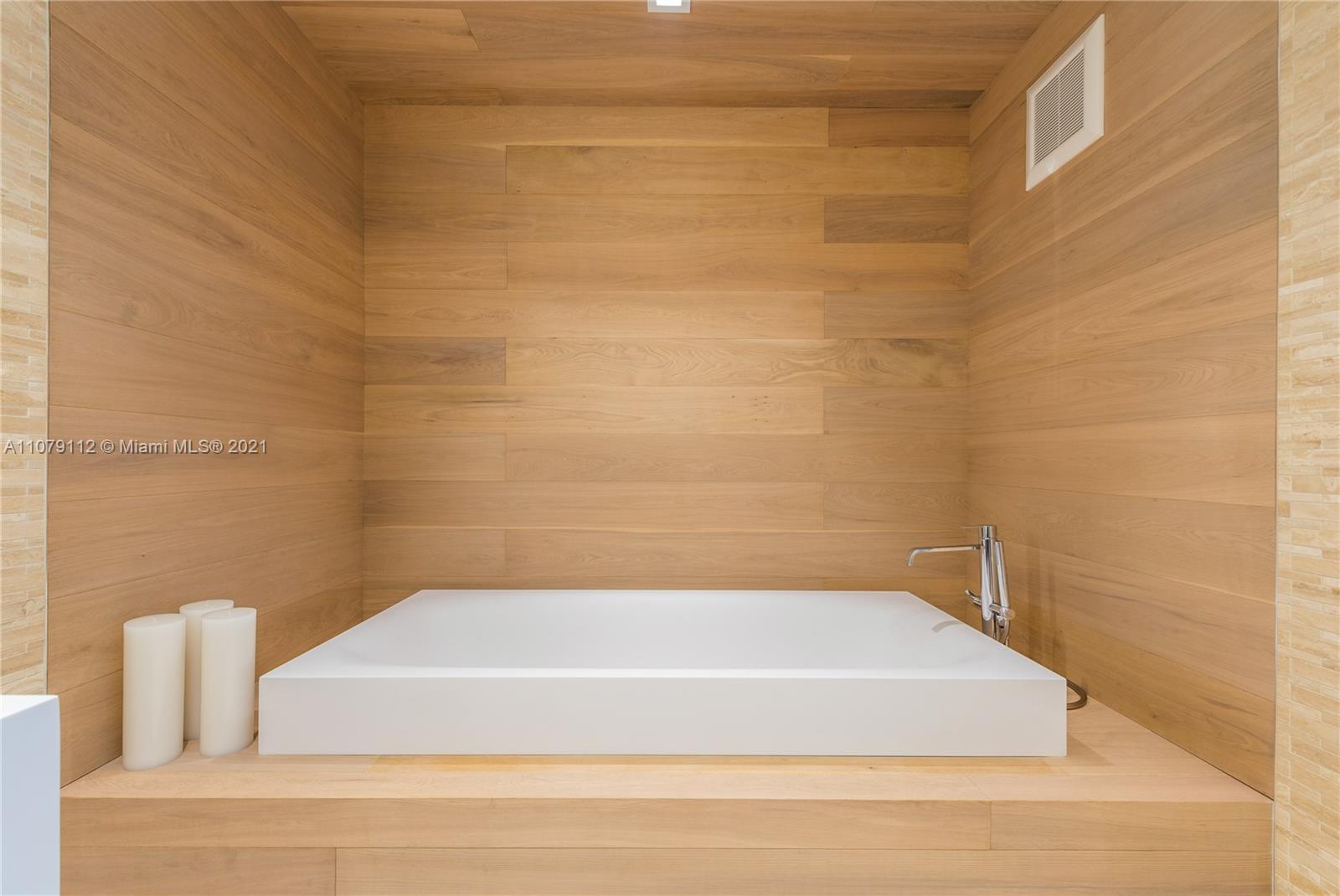 CONTINUUM ON SOUTH BEACH - Residential