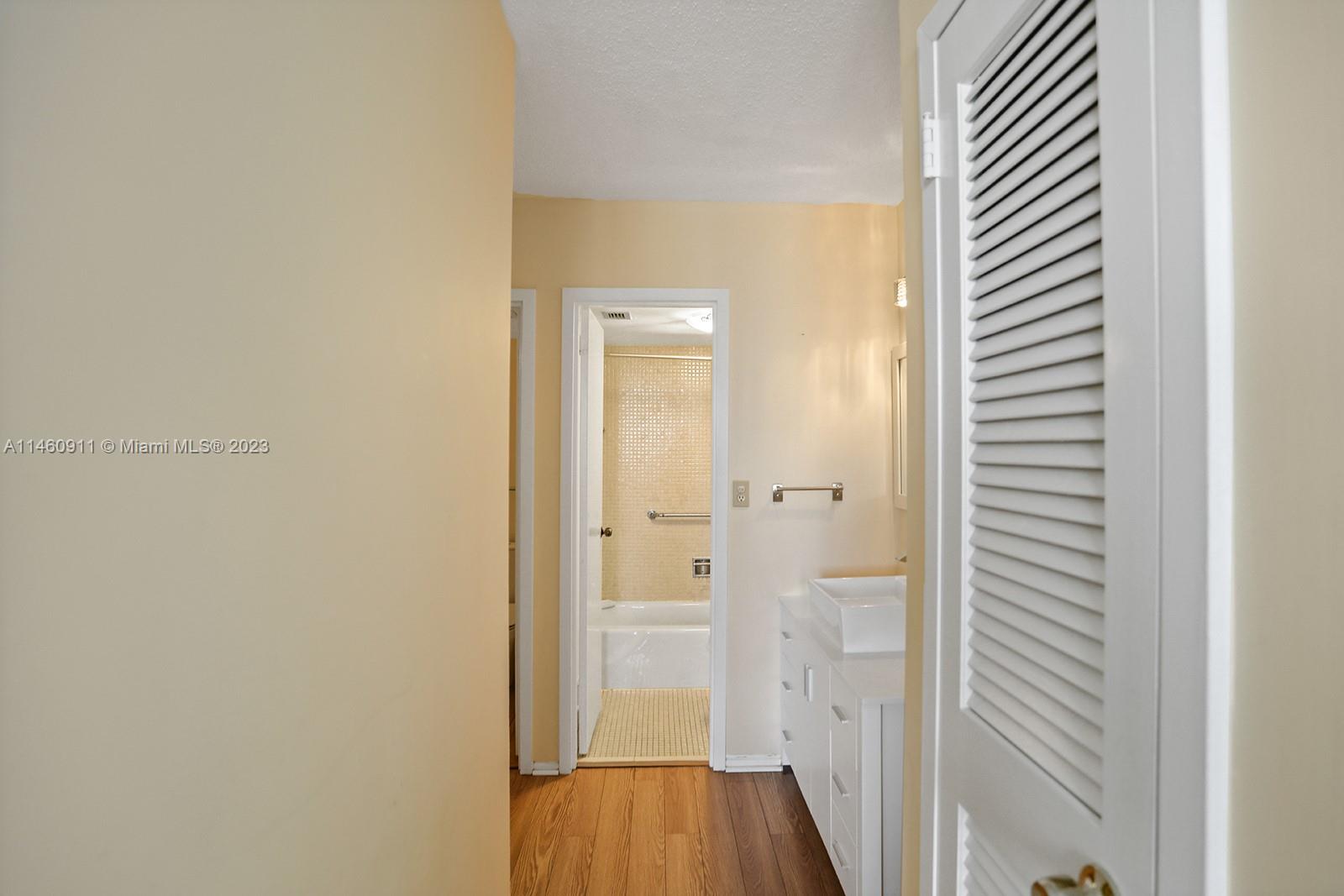 PARKER PLAZA ESTATES COND - Residential Lease