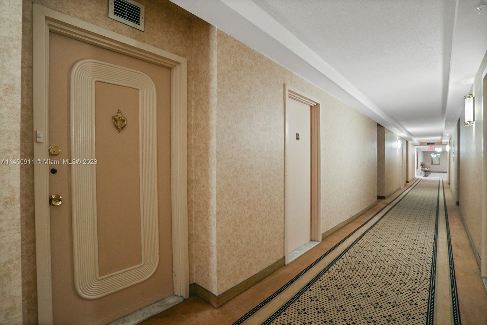 PARKER PLAZA ESTATES COND - Residential Lease