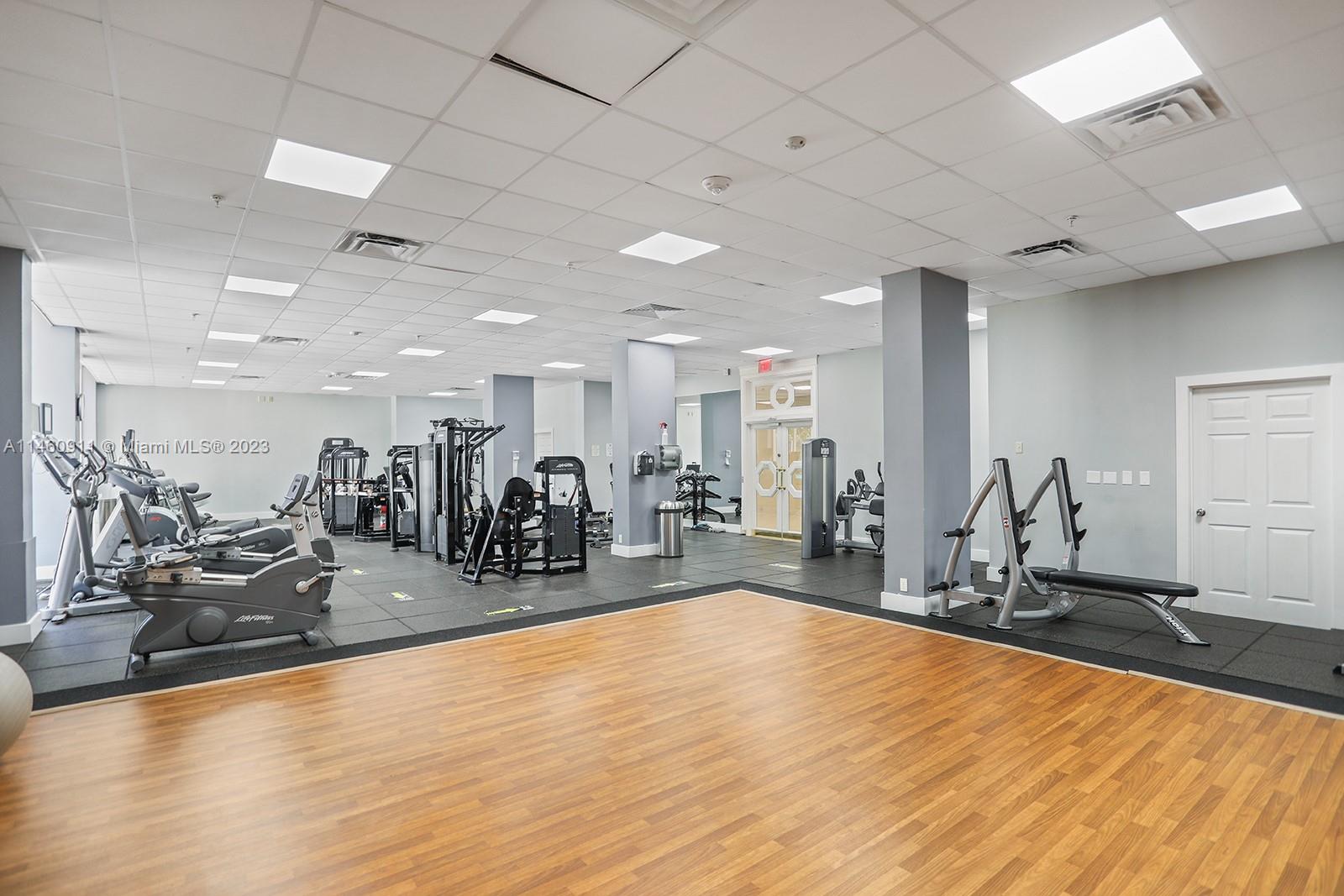 PARKER PLAZA ESTATES COND - Residential Lease