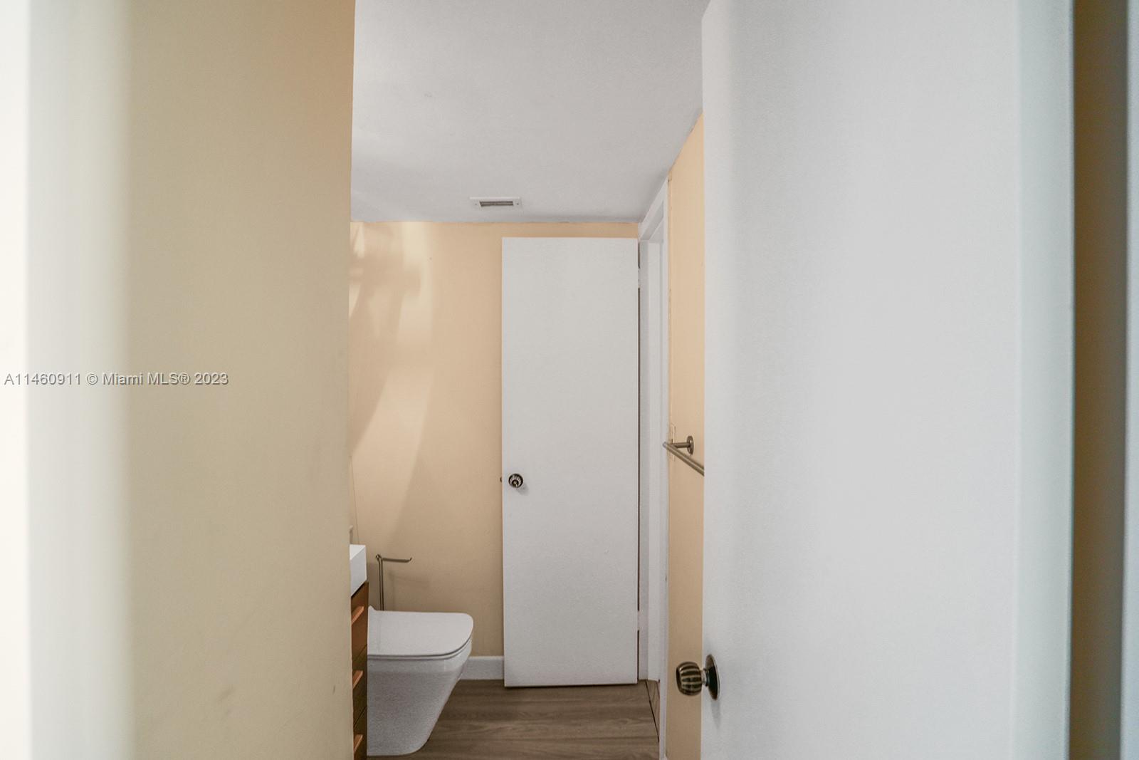 PARKER PLAZA ESTATES COND - Residential Lease