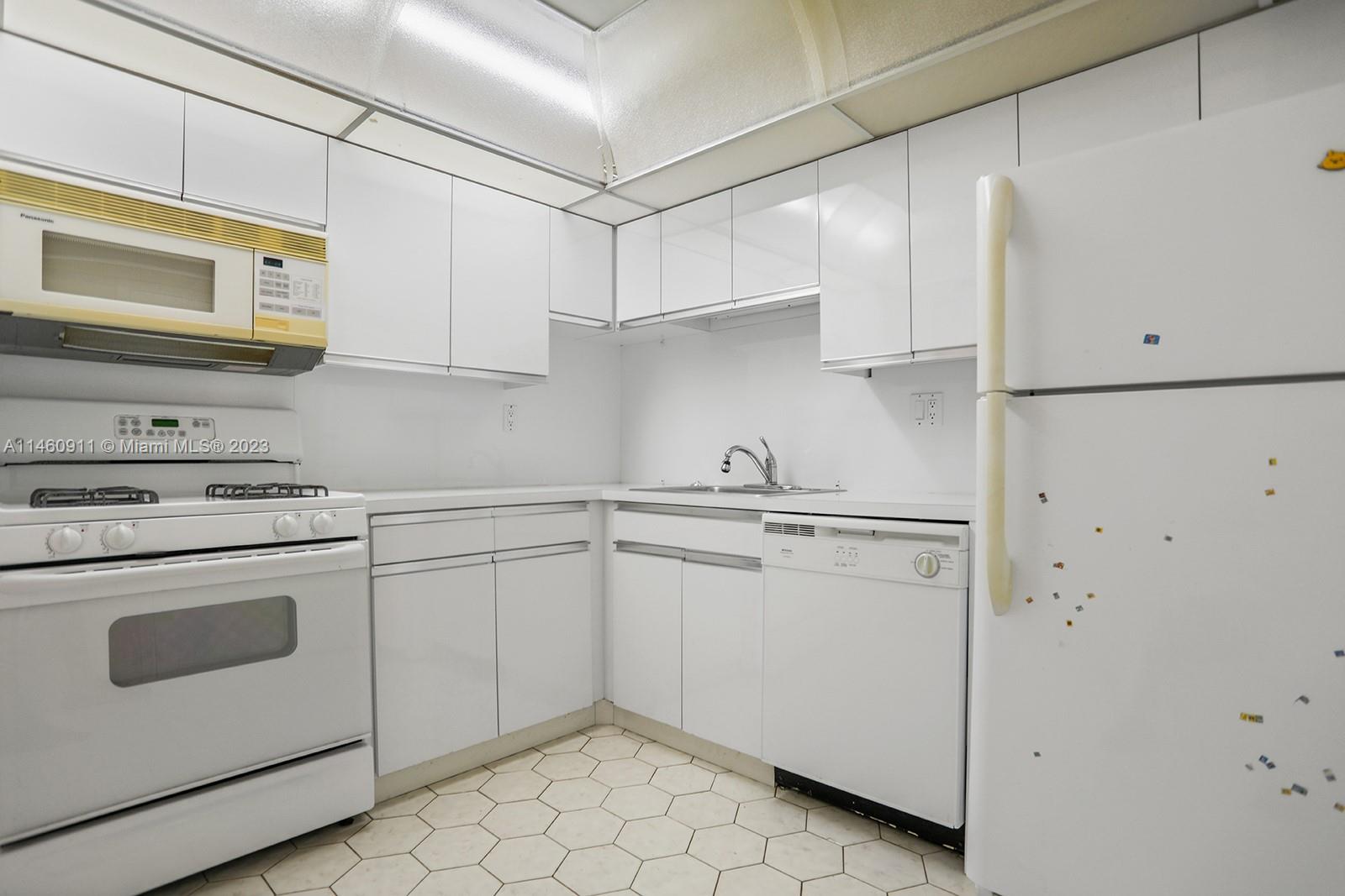 PARKER PLAZA ESTATES COND - Residential Lease