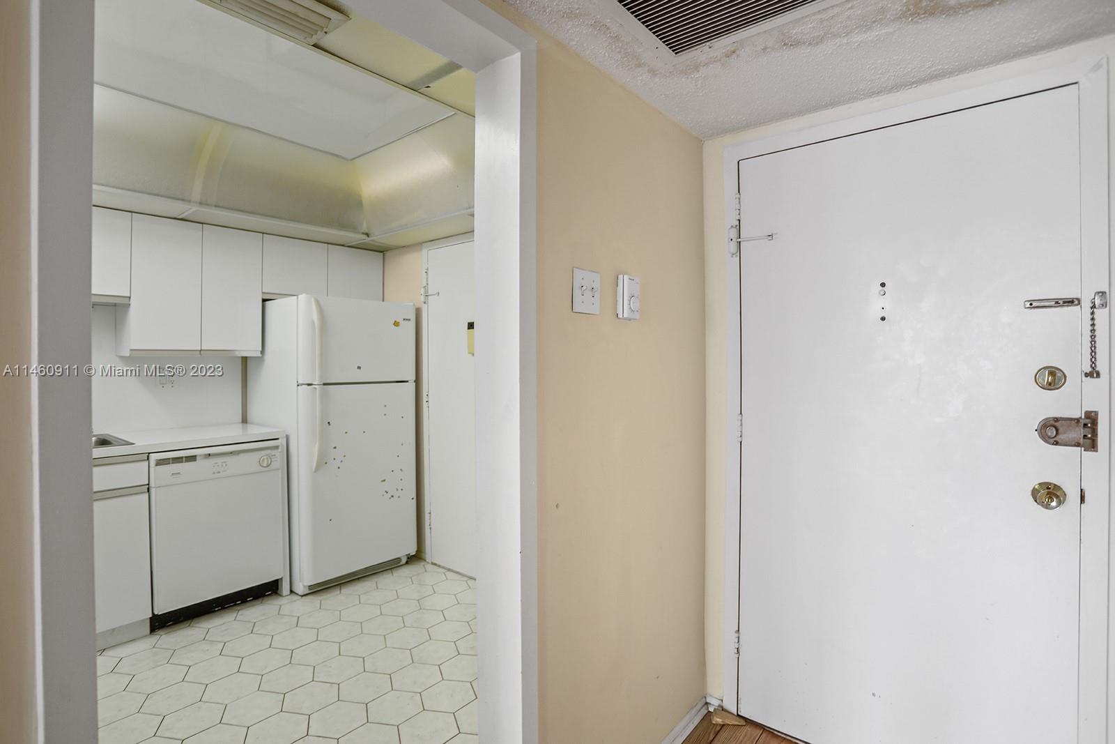 PARKER PLAZA ESTATES COND - Residential Lease