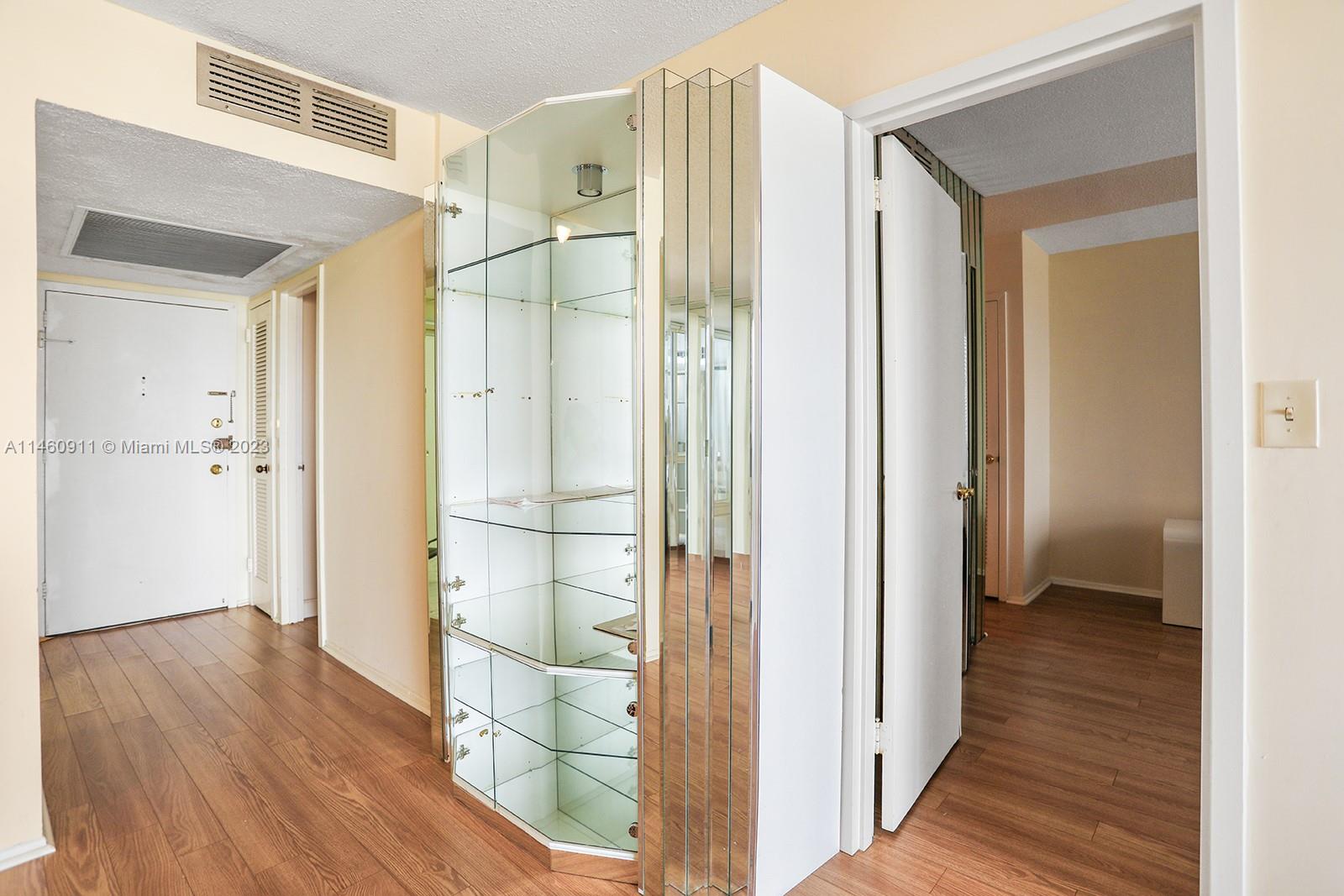PARKER PLAZA ESTATES COND - Residential Lease