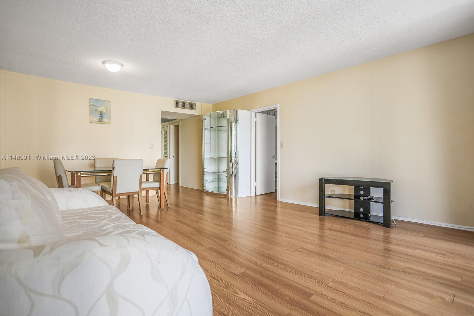 PARKER PLAZA ESTATES COND - Residential Lease