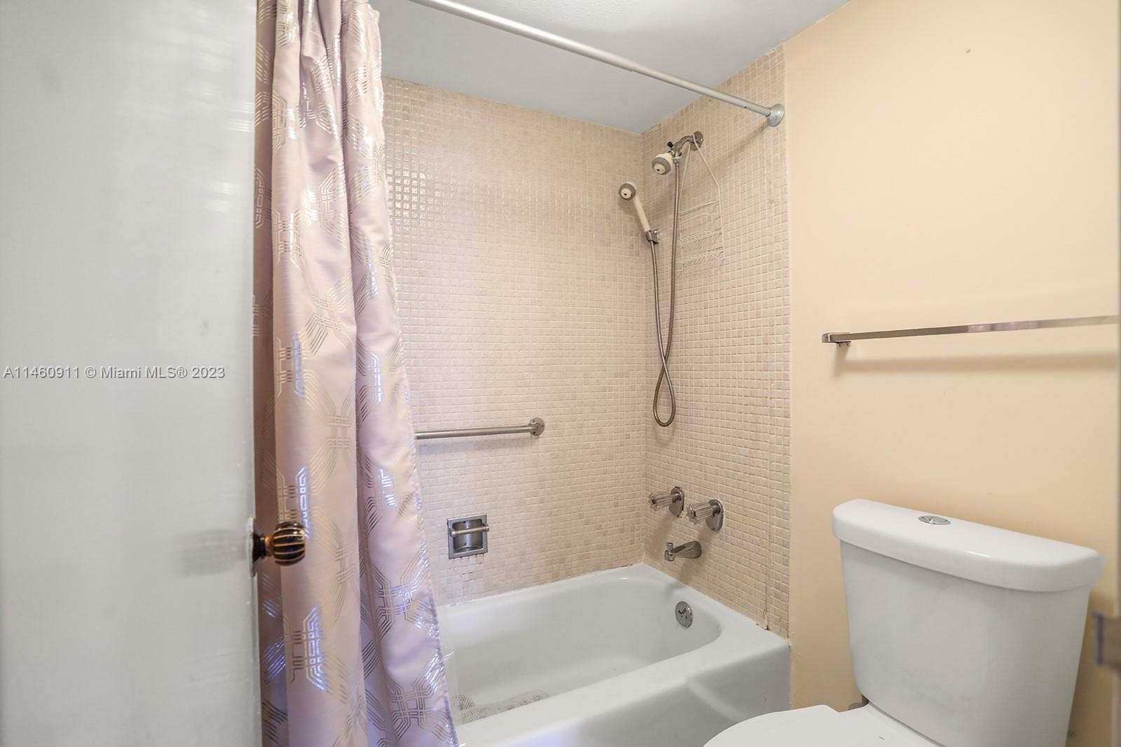 PARKER PLAZA ESTATES COND - Residential Lease