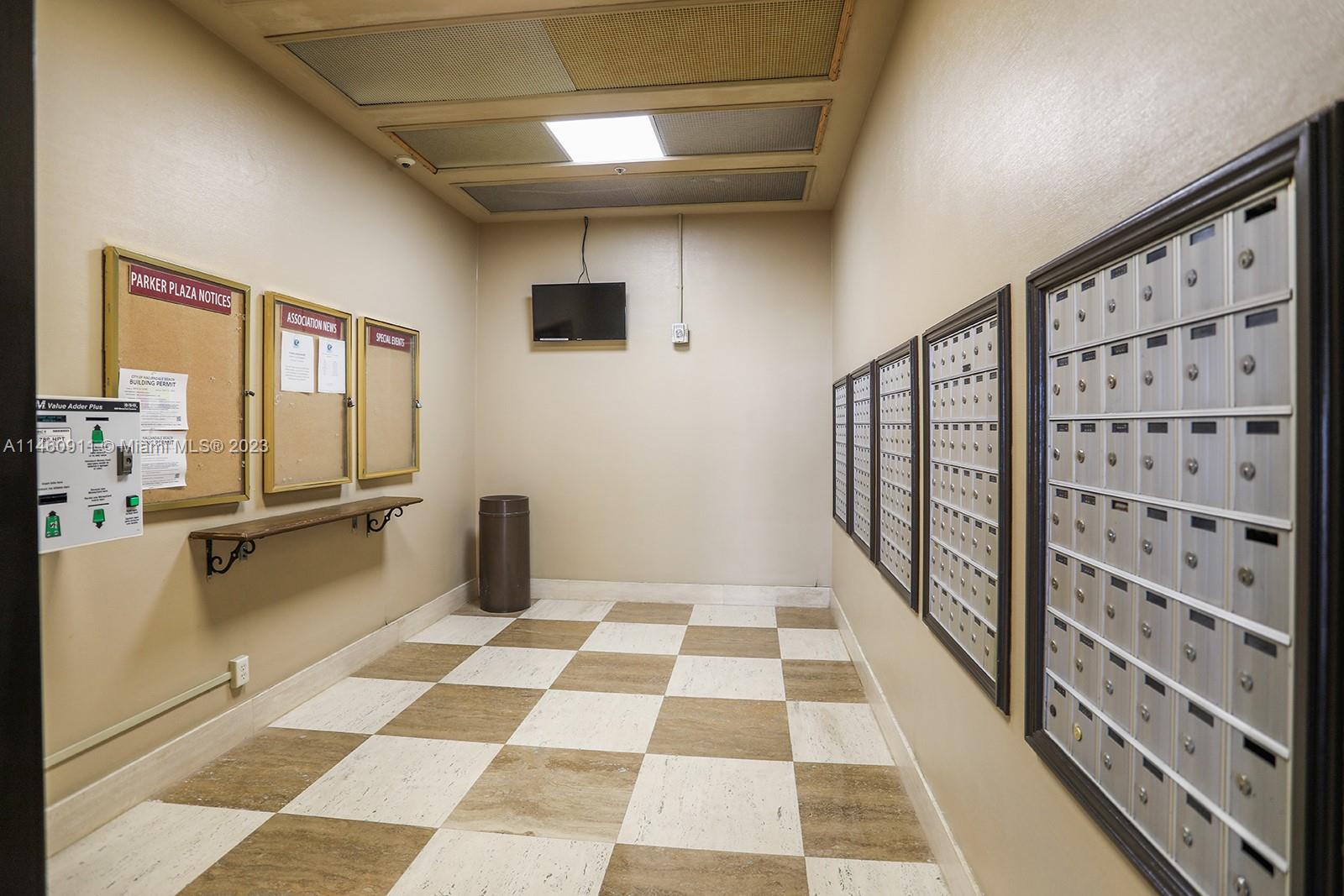 PARKER PLAZA ESTATES COND - Residential Lease
