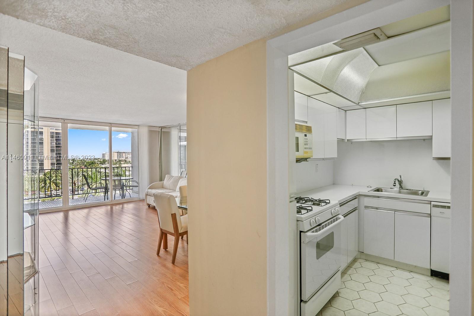 PARKER PLAZA ESTATES COND - Residential Lease