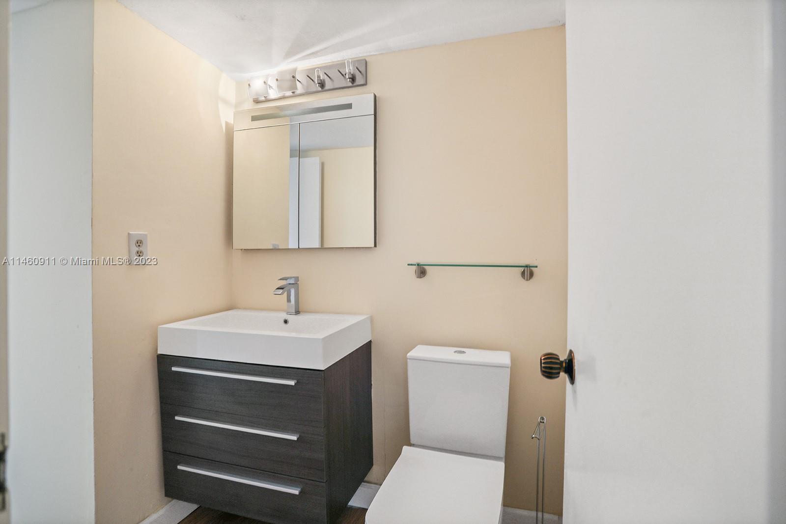 PARKER PLAZA ESTATES COND - Residential Lease