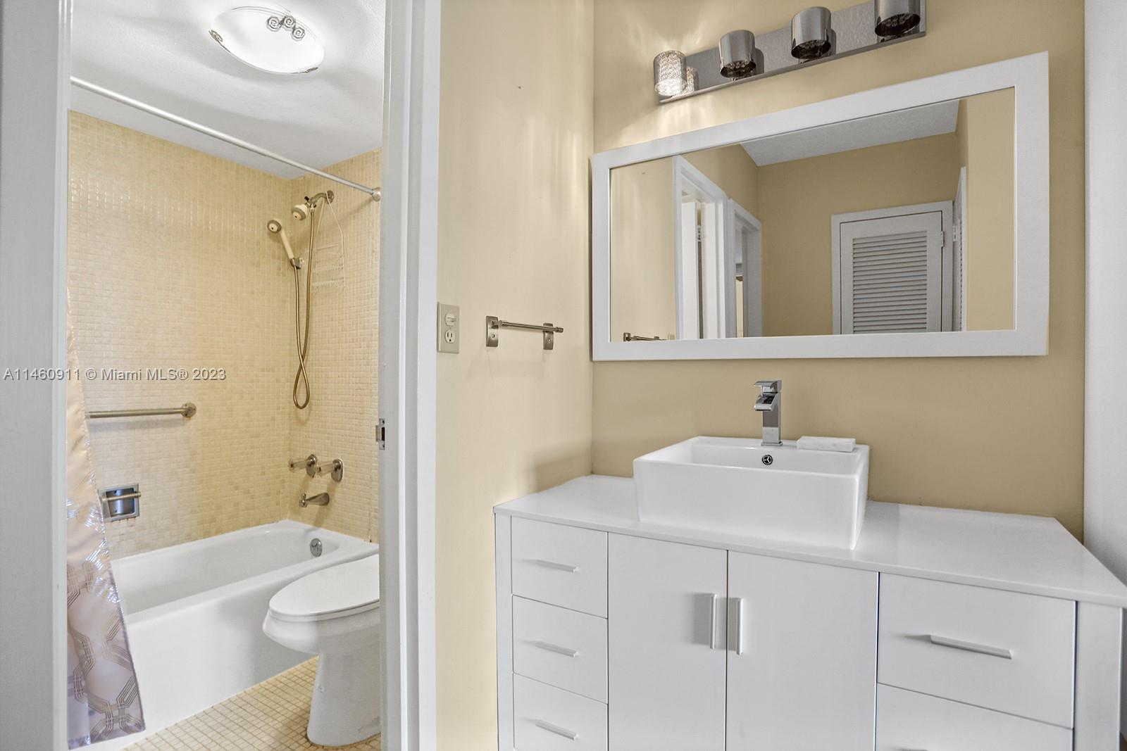 PARKER PLAZA ESTATES COND - Residential Lease