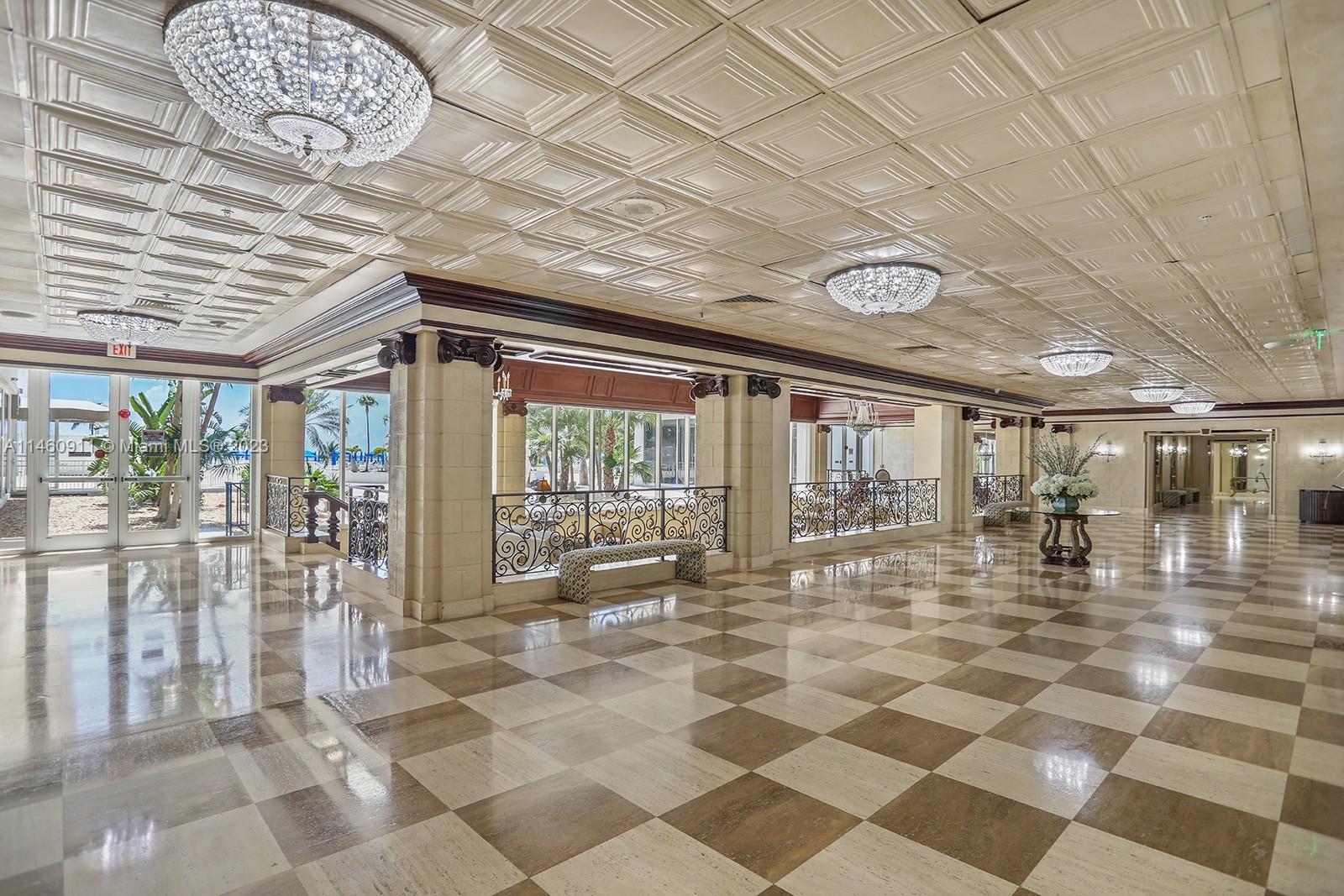 Very nice Apart, direct to beach, one bedroom, on bathroom , 1 half bathroom. 5 Floor,