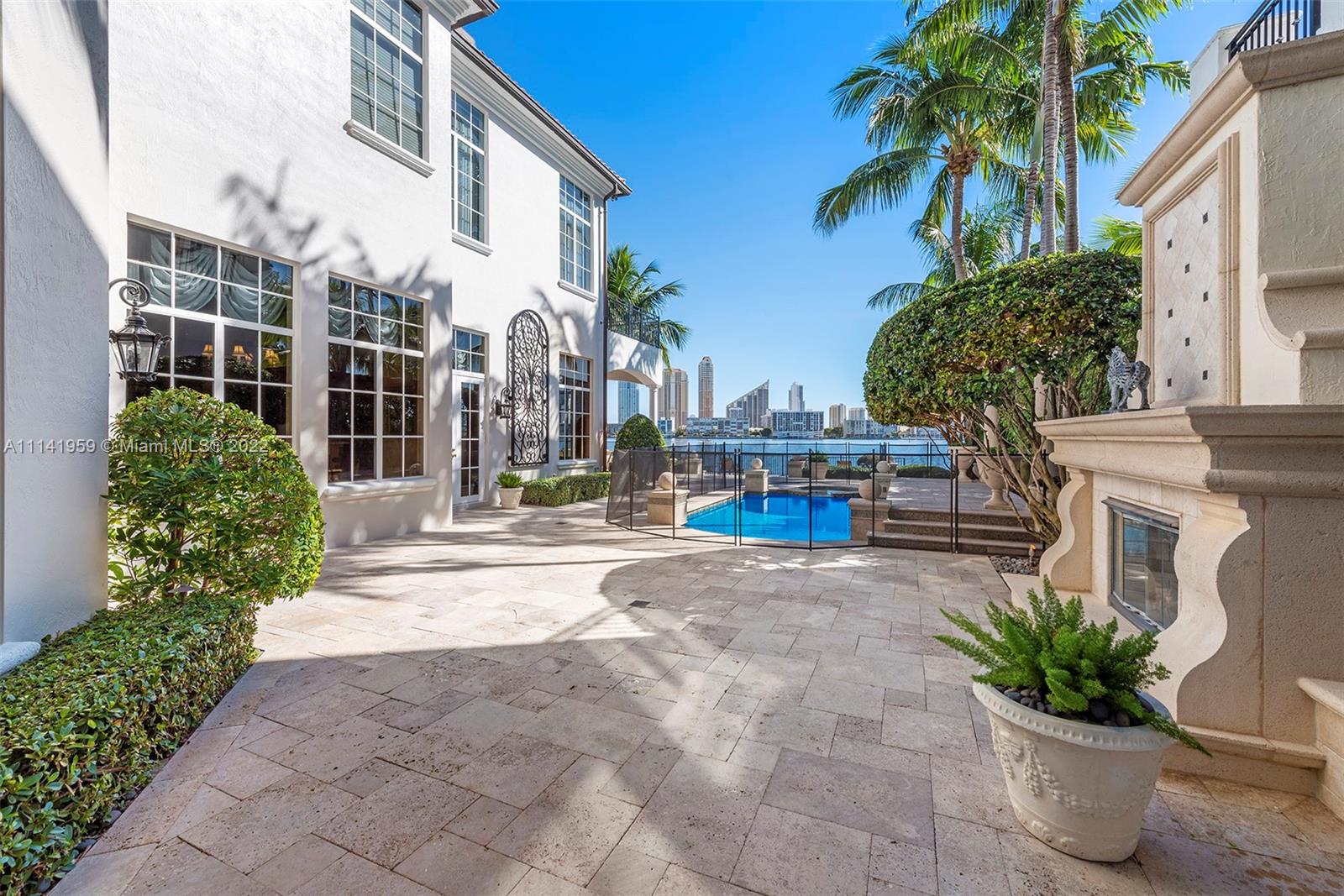 ISLAND ESTATES - Residential