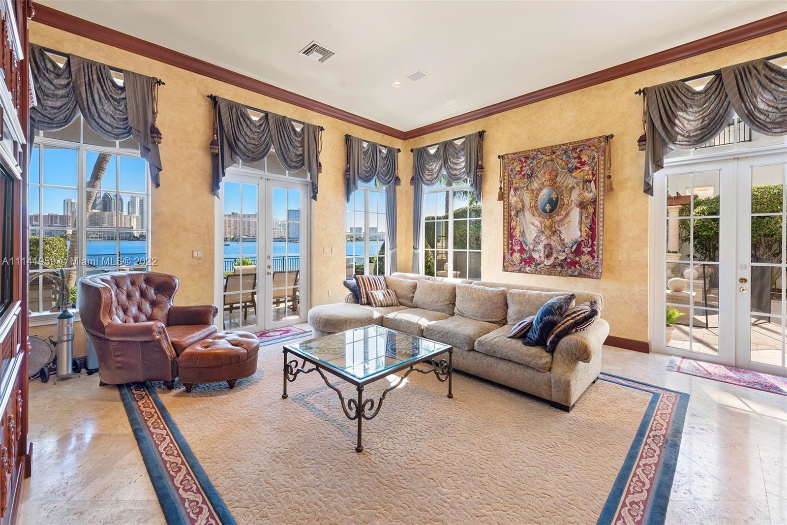 ISLAND ESTATES - Residential