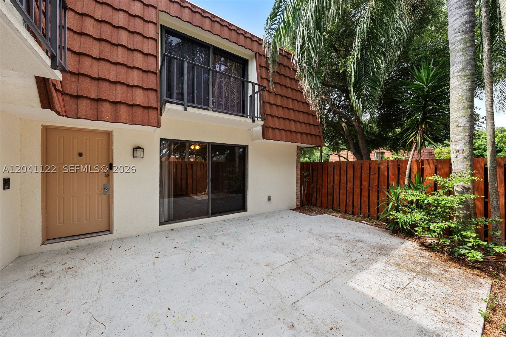 SPANISH WELLS CONDO I - Residential