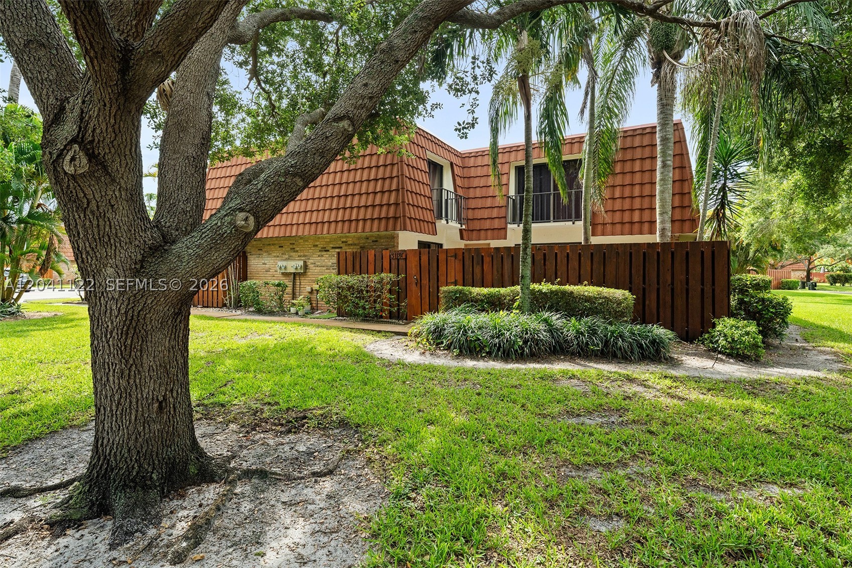 SPANISH WELLS CONDO I - Residential