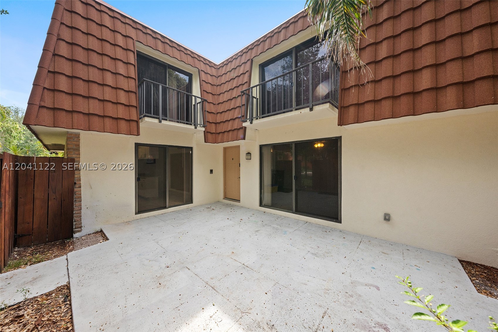 SPANISH WELLS CONDO I - Residential