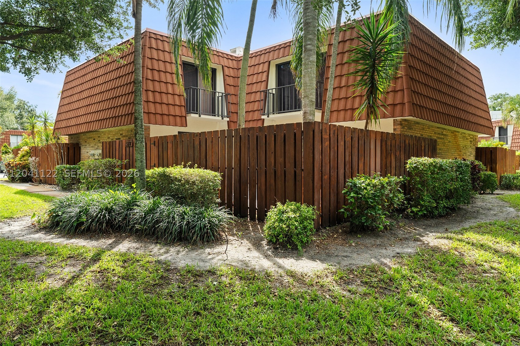 SPANISH WELLS CONDO I - Residential
