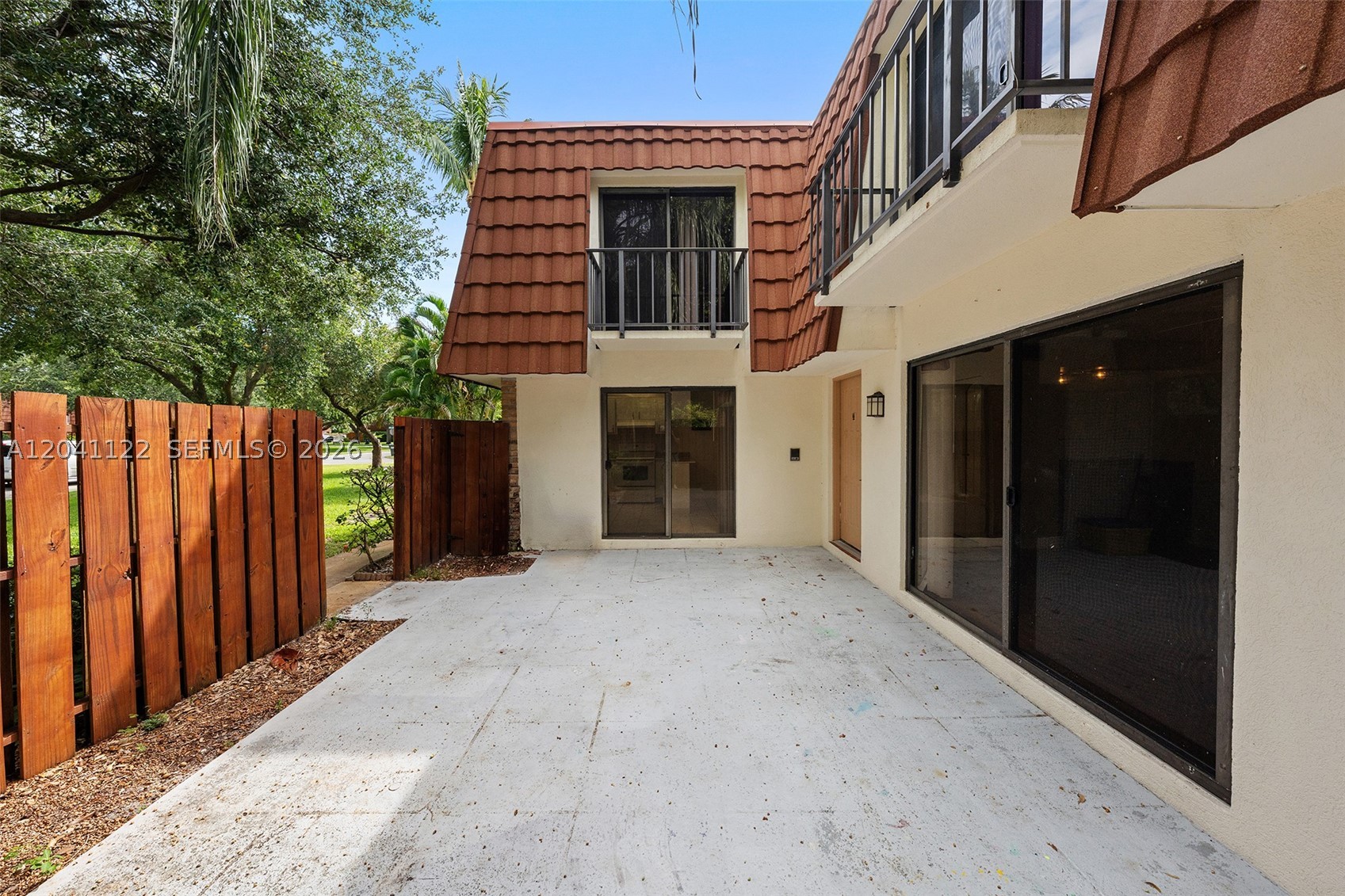 SPANISH WELLS CONDO I - Residential