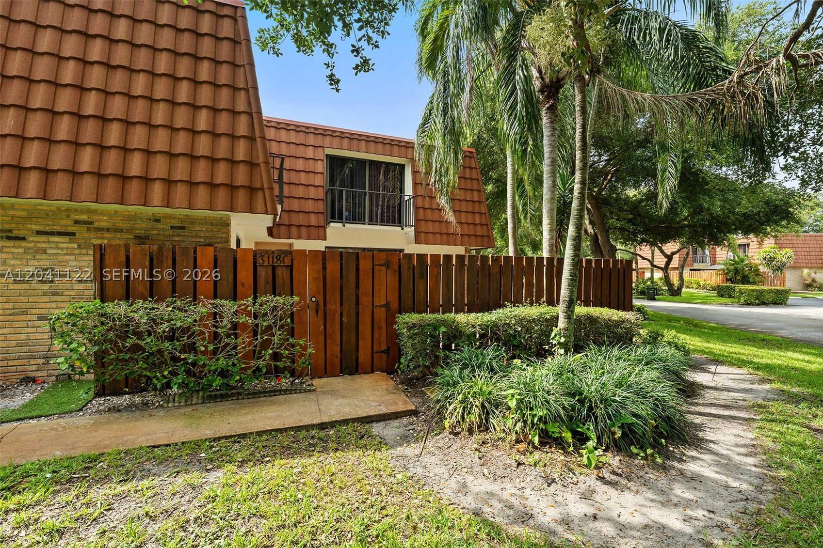 SPANISH WELLS CONDO I - Residential