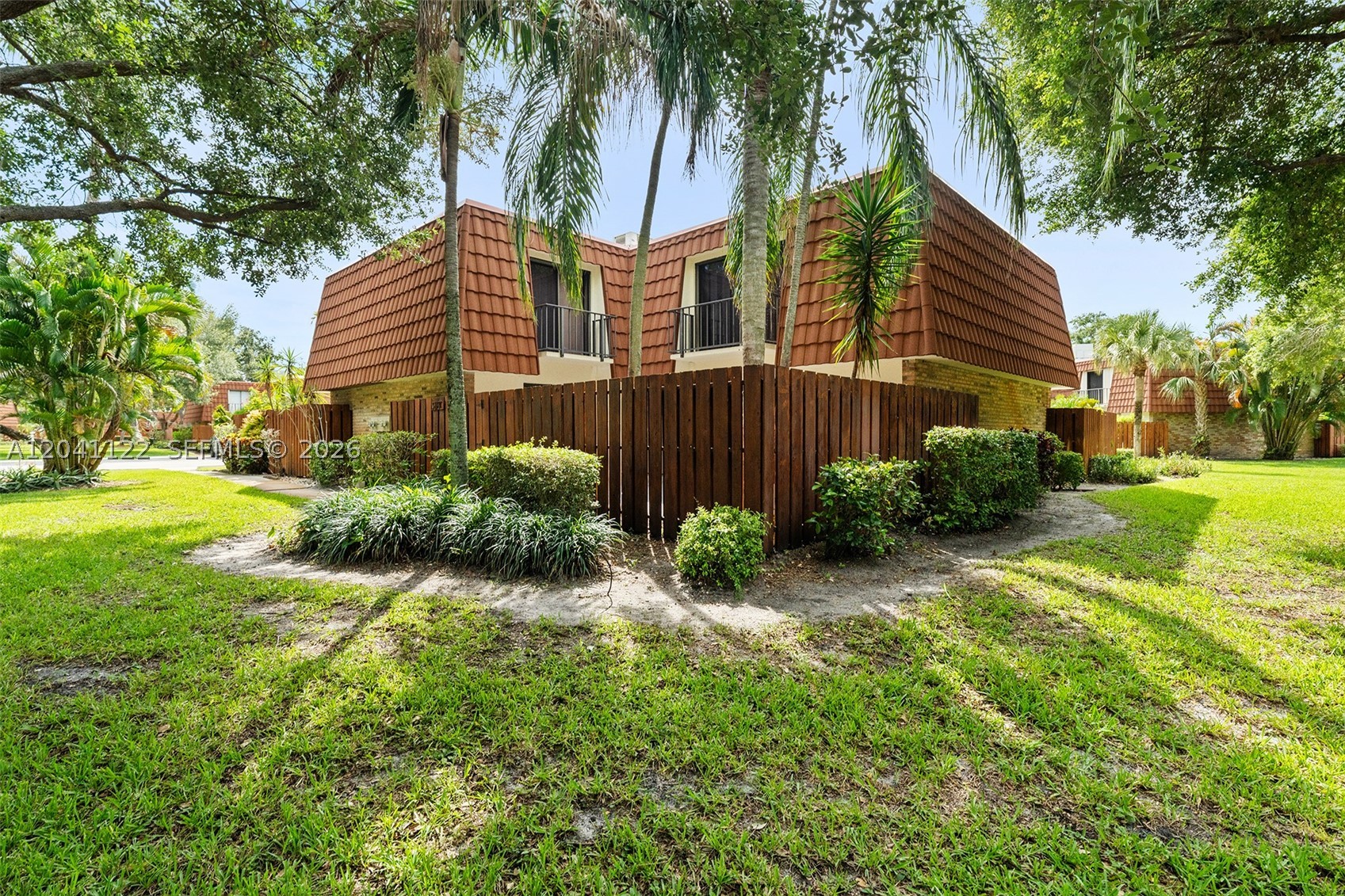 SPANISH WELLS CONDO I - Residential