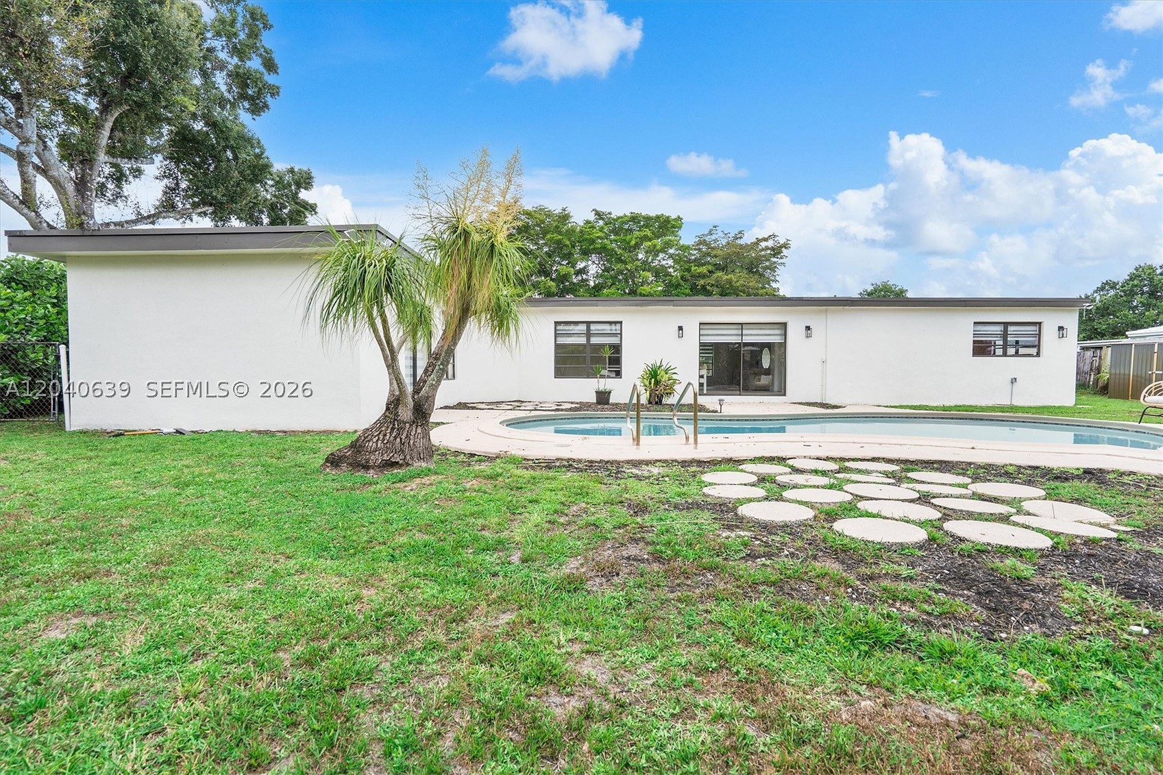 PLANTATION GARDENS 2ND SE - Residential