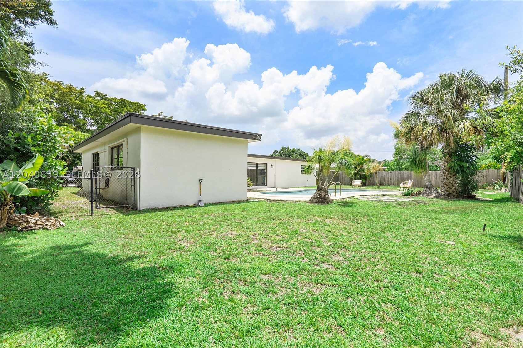 PLANTATION GARDENS 2ND SE - Residential