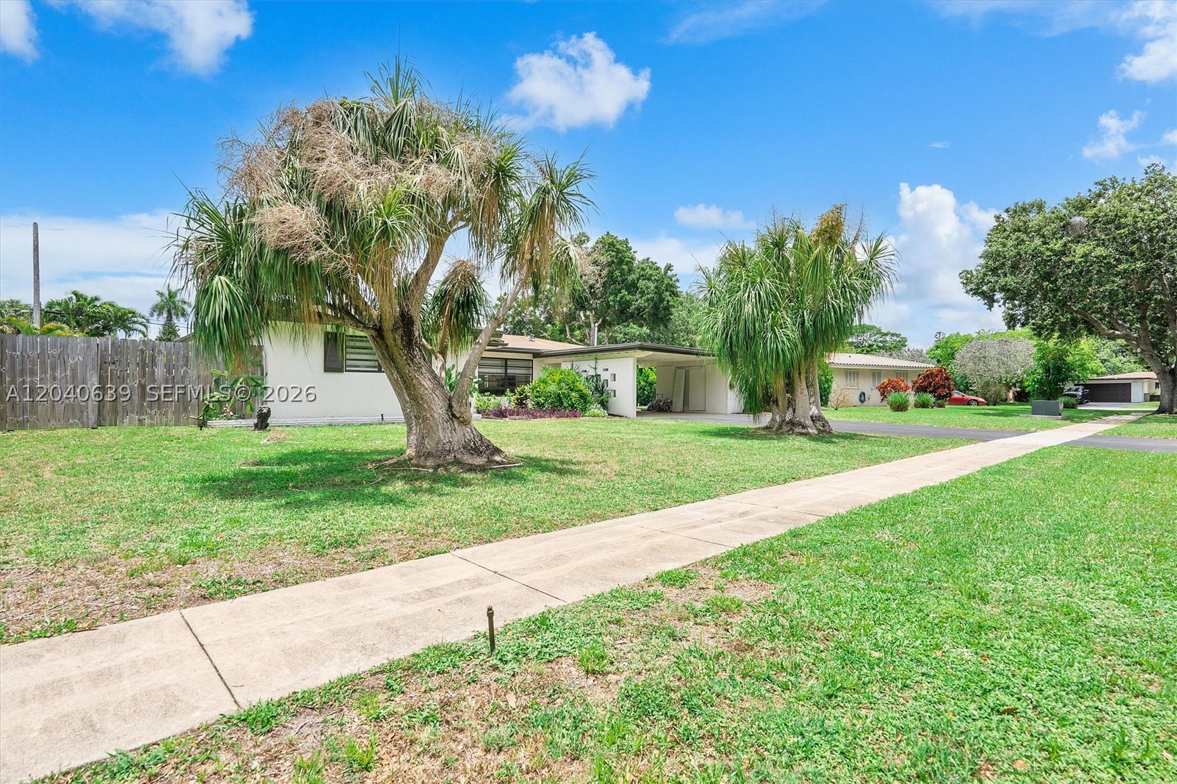 PLANTATION GARDENS 2ND SE - Residential