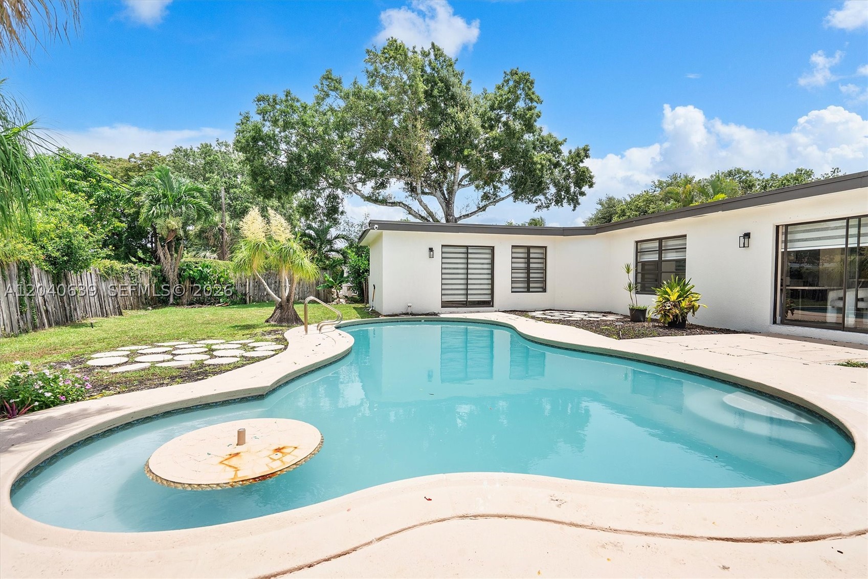 PLANTATION GARDENS 2ND SE - Residential