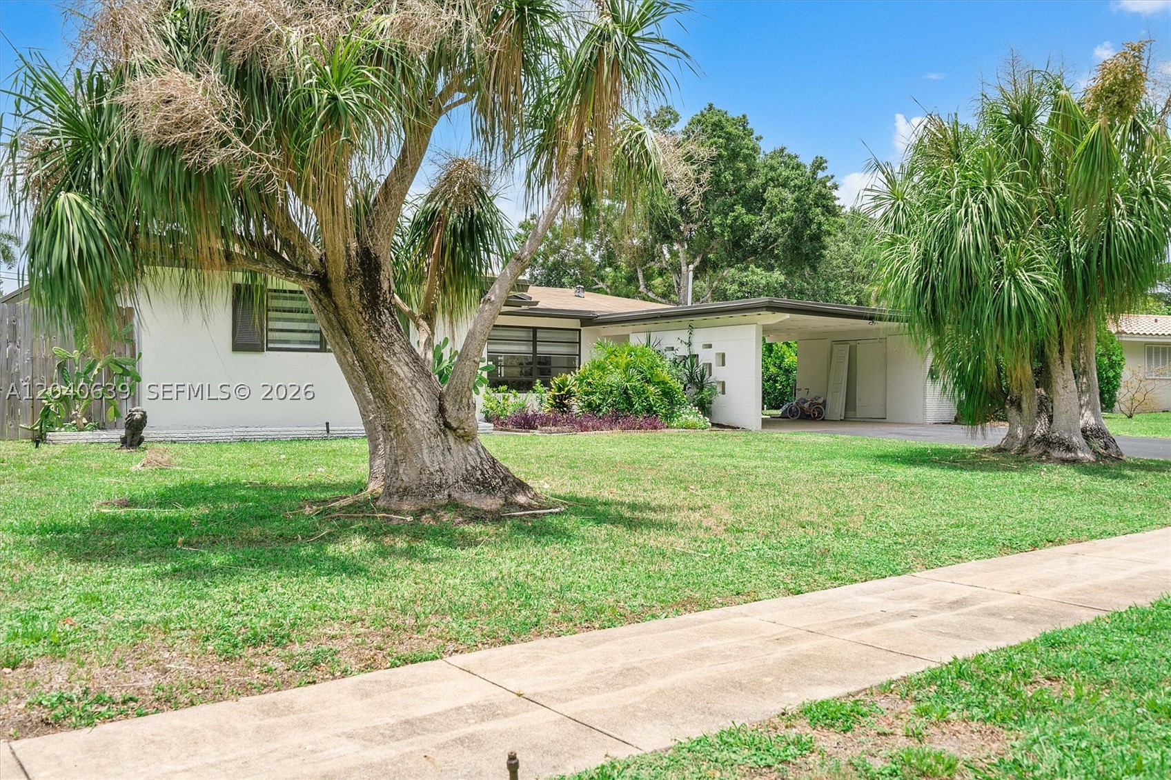 PLANTATION GARDENS 2ND SE - Residential