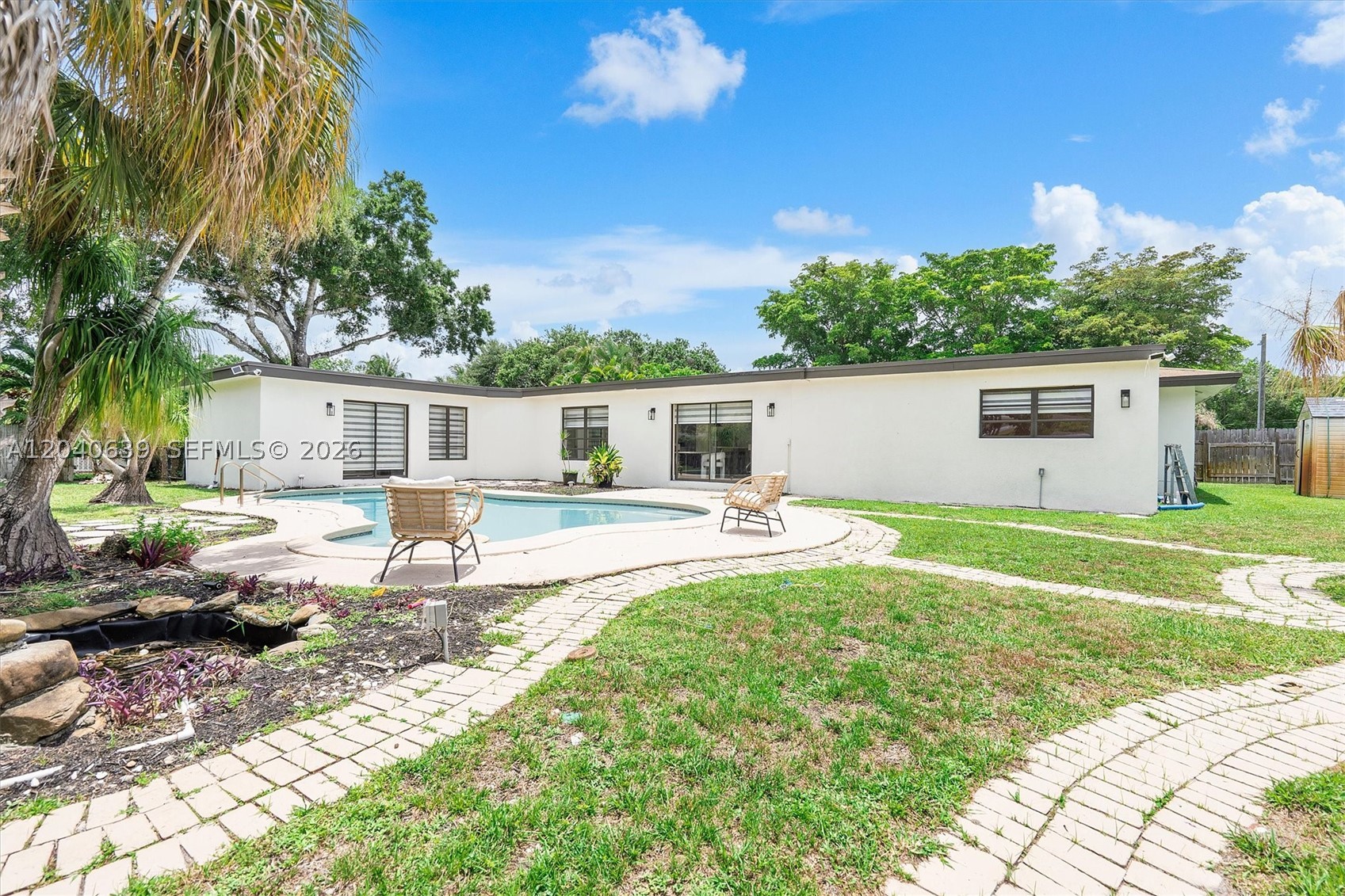 PLANTATION GARDENS 2ND SE - Residential
