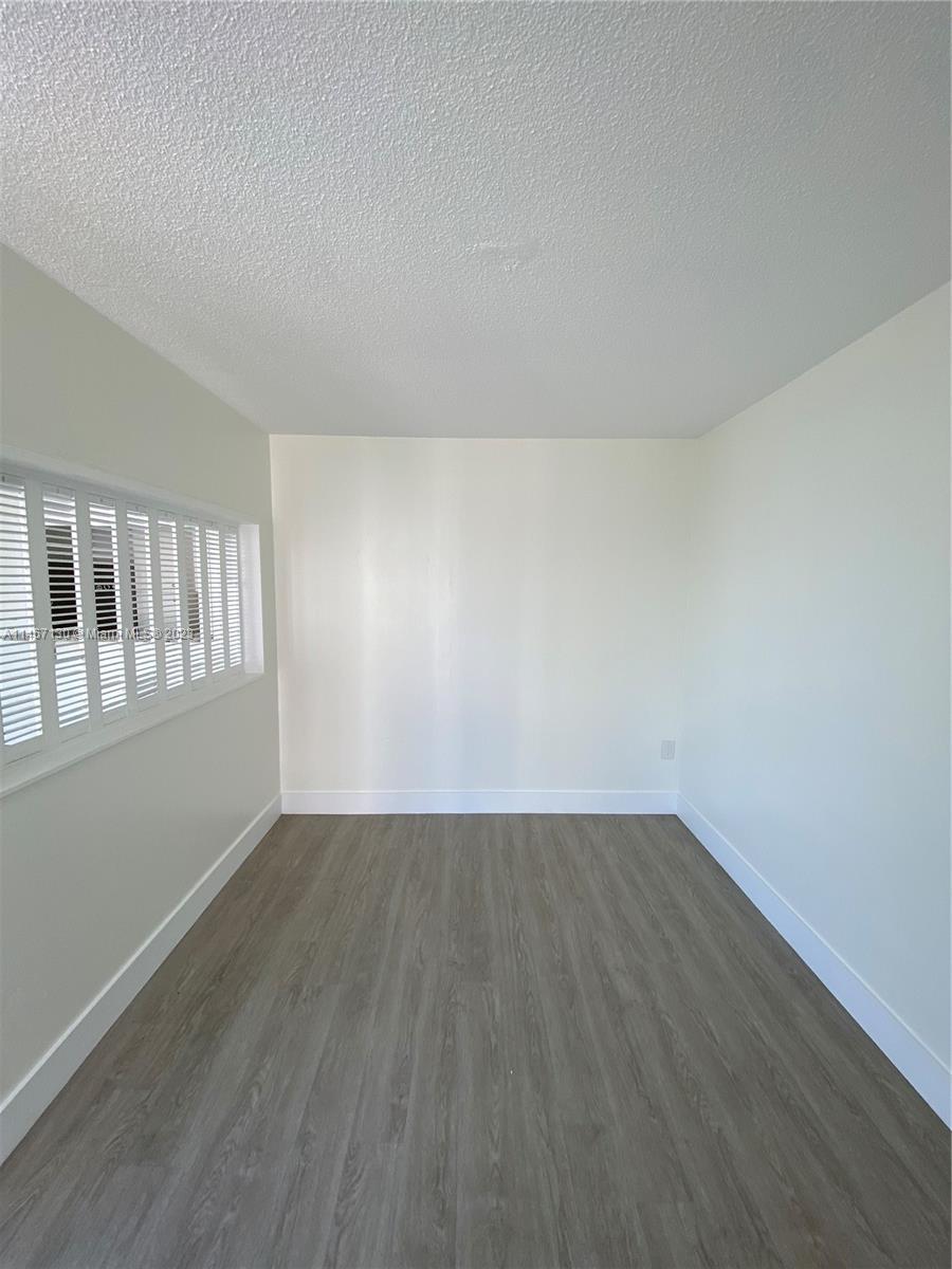ISLANDER CONDO APTS - Residential Lease