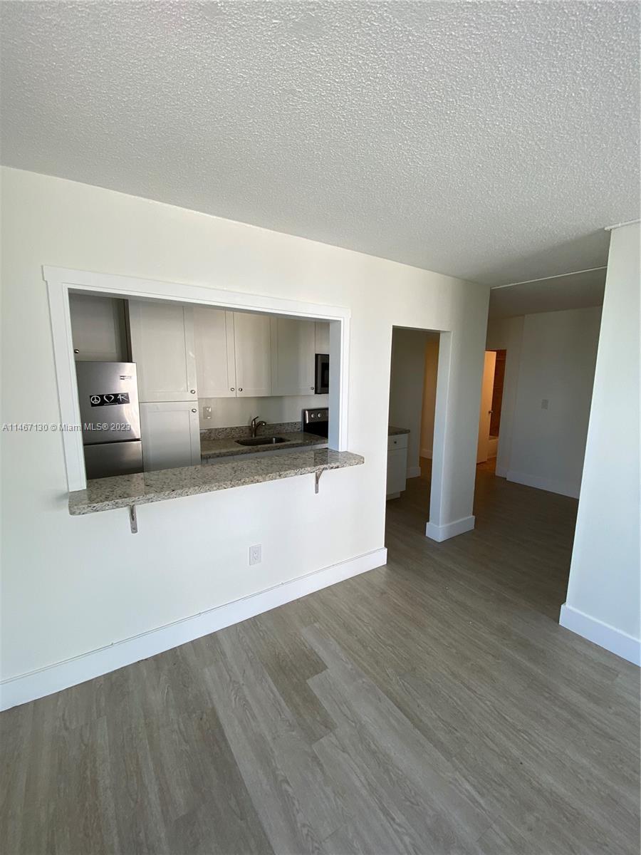 ISLANDER CONDO APTS - Residential Lease