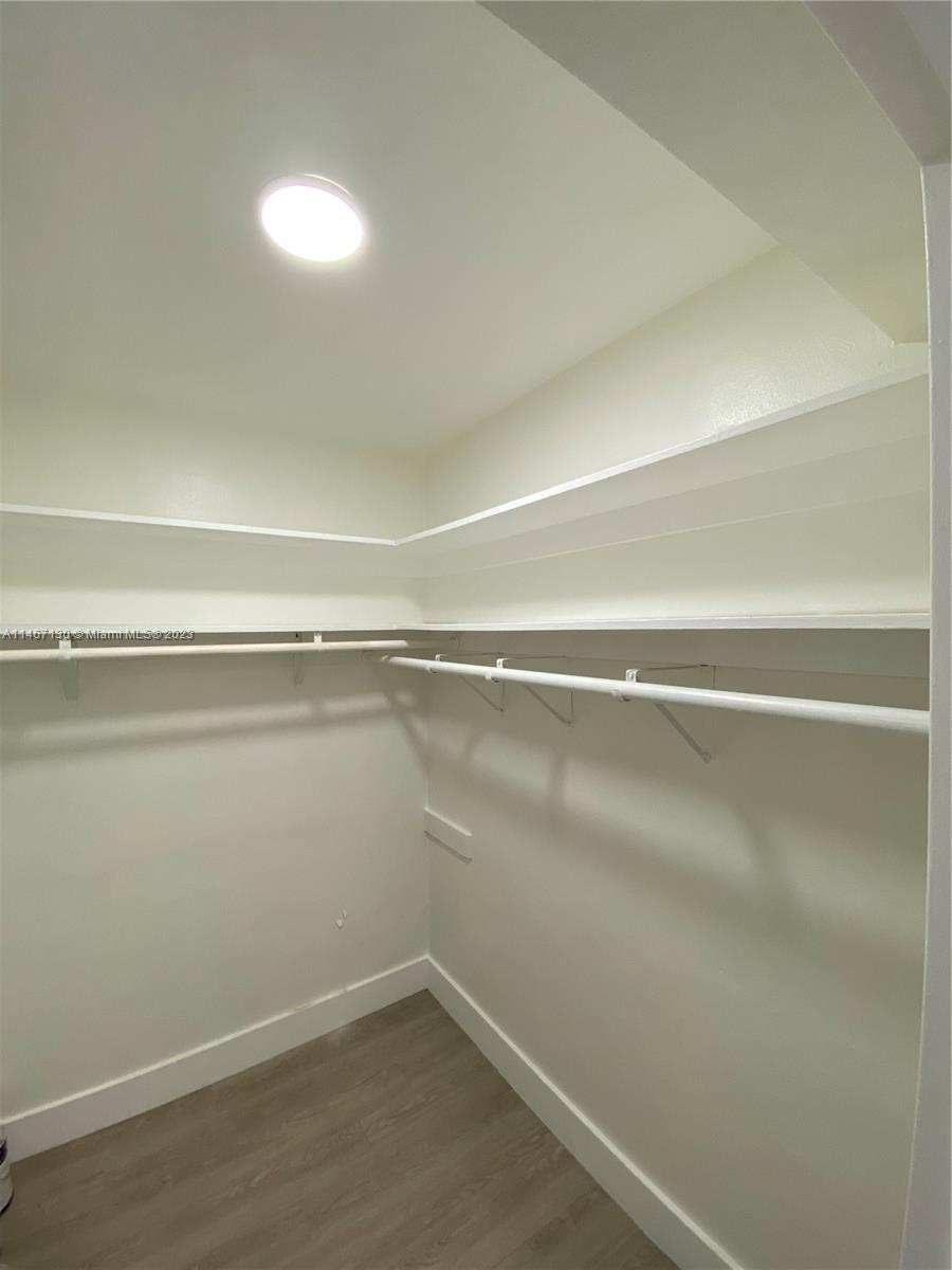 ISLANDER CONDO APTS - Residential Lease