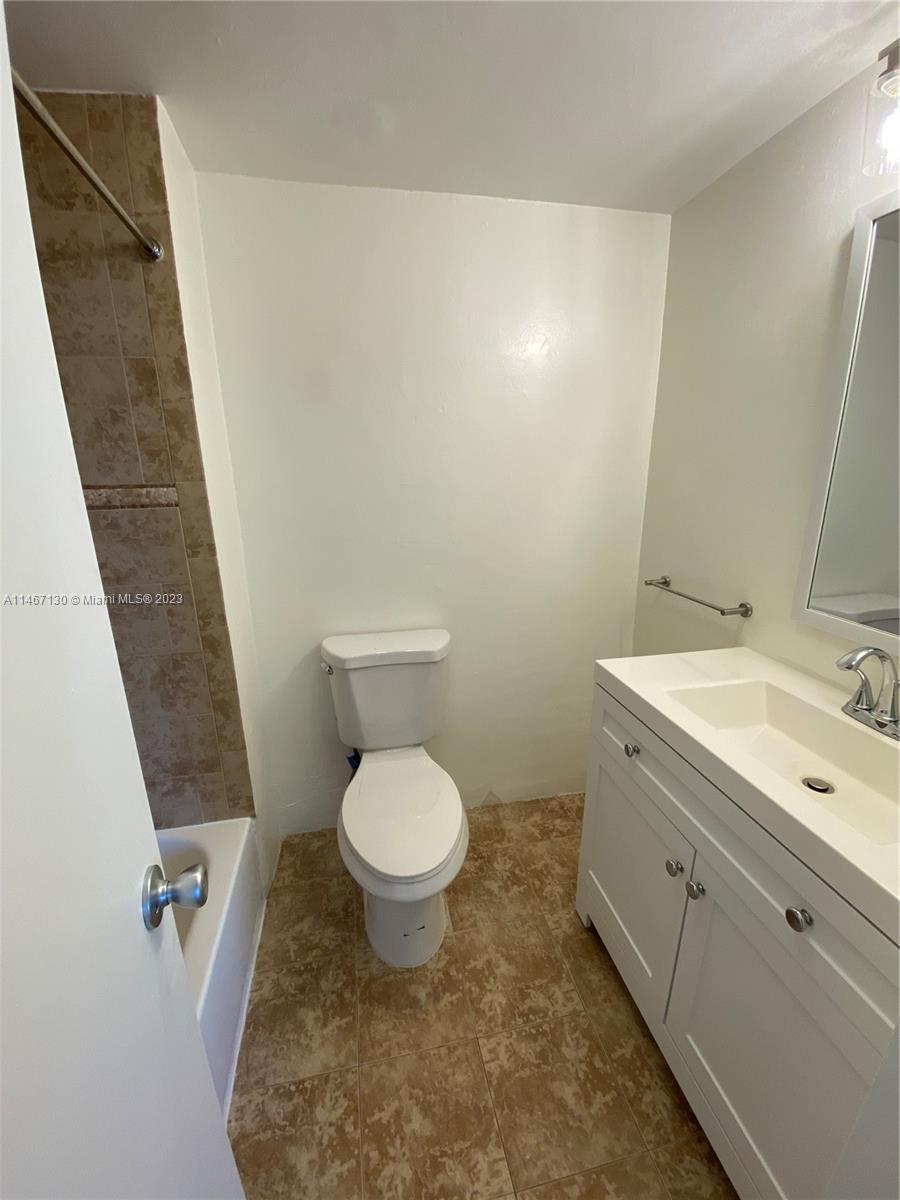 ISLANDER CONDO APTS - Residential Lease