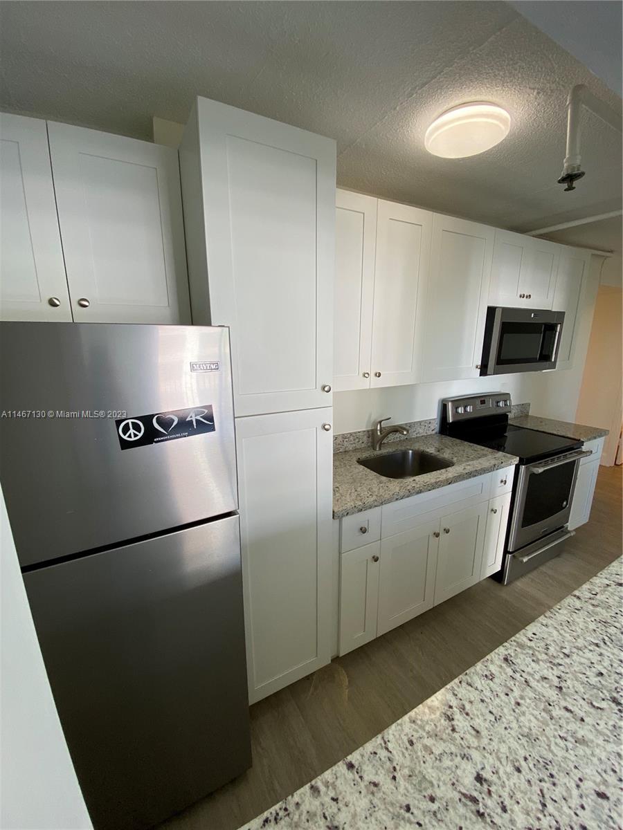 ISLANDER CONDO APTS - Residential Lease